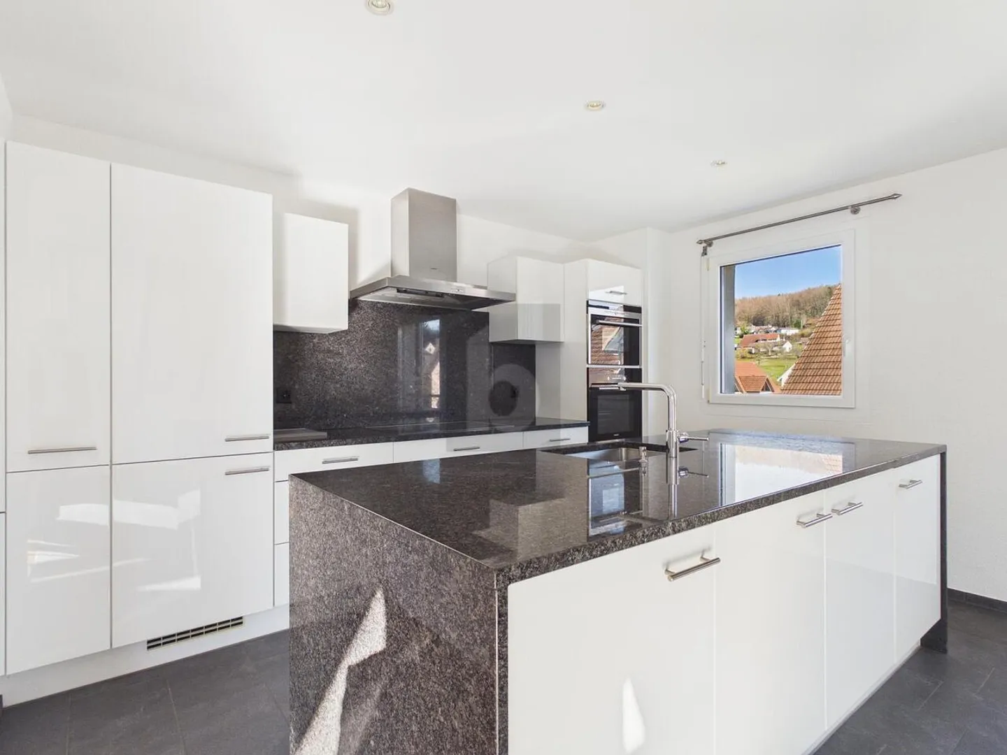 HIGH QUALITY, WITH TWO BALCONIES & FIREPLACE - Photo 3 of 6