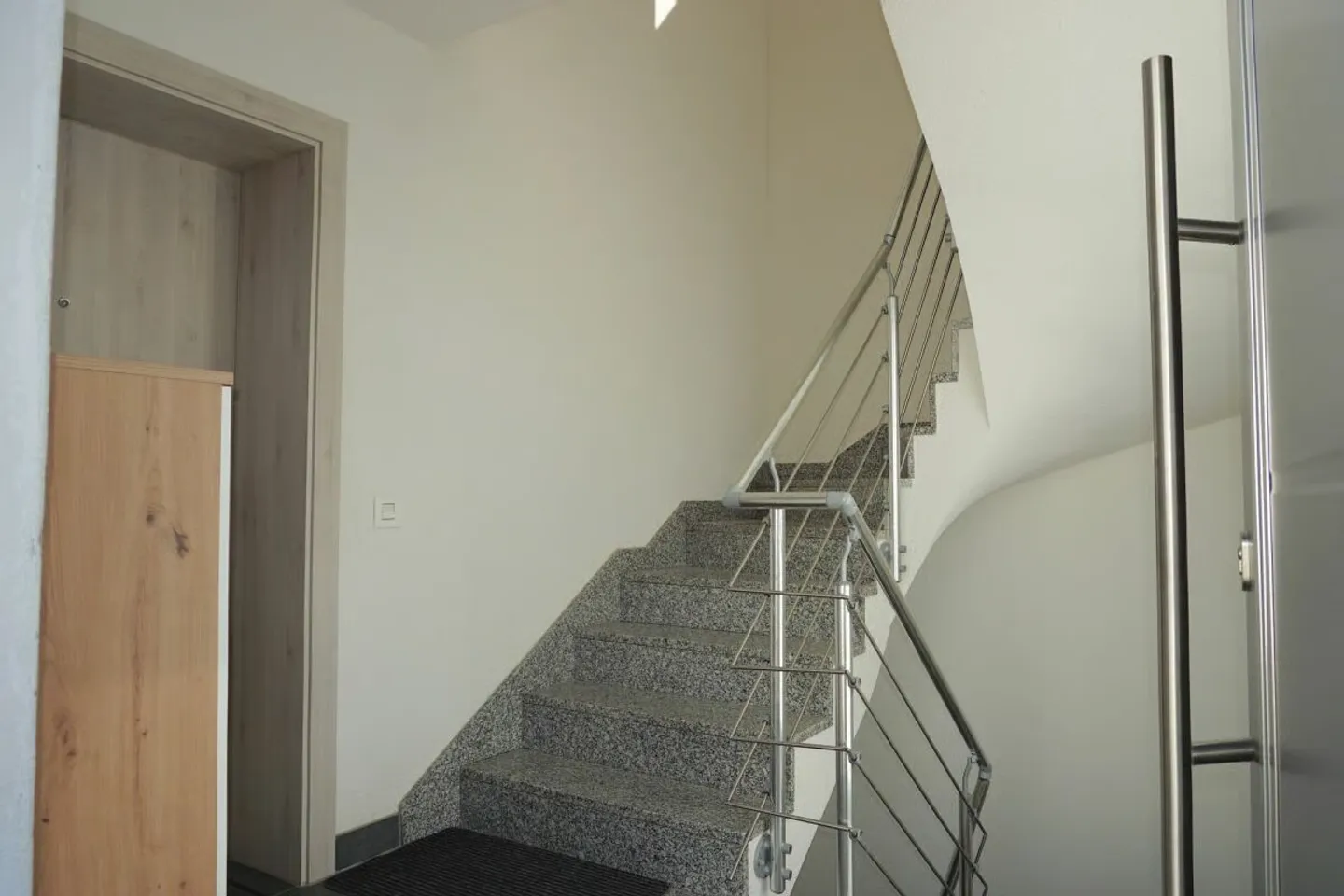 ARI-262 - Magnifique rez-de-jardin de 5,5 pièces dans une maison de standing à 2 logements - Photo 16 of 30