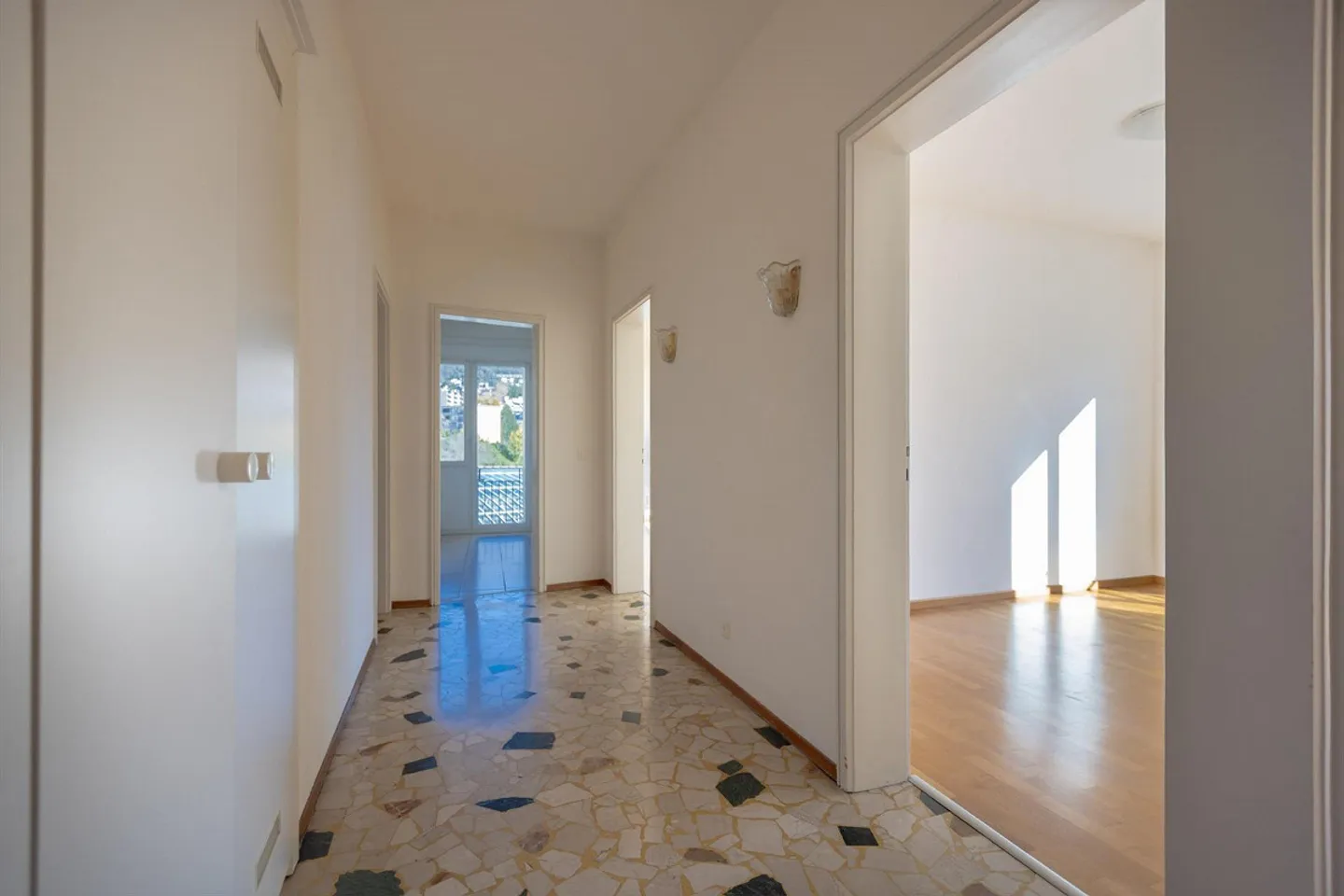 Spacious and bright 3.5-room apartment in Chiasso - Photo 5 of 9