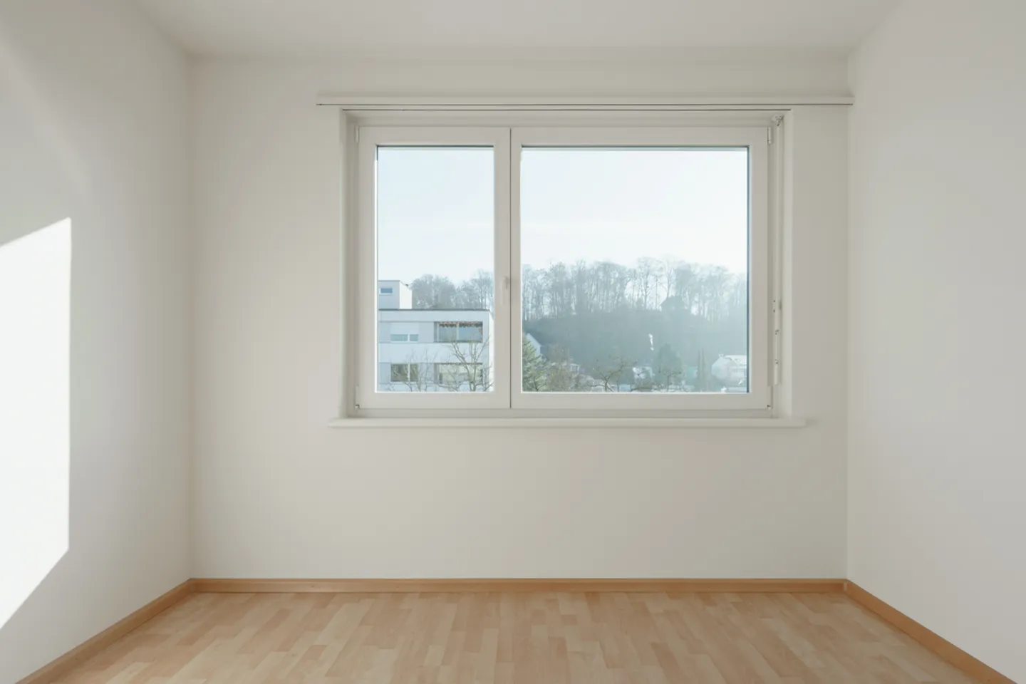 Sunny apartment with two balconies and ideal connections - Photo 8 of 9