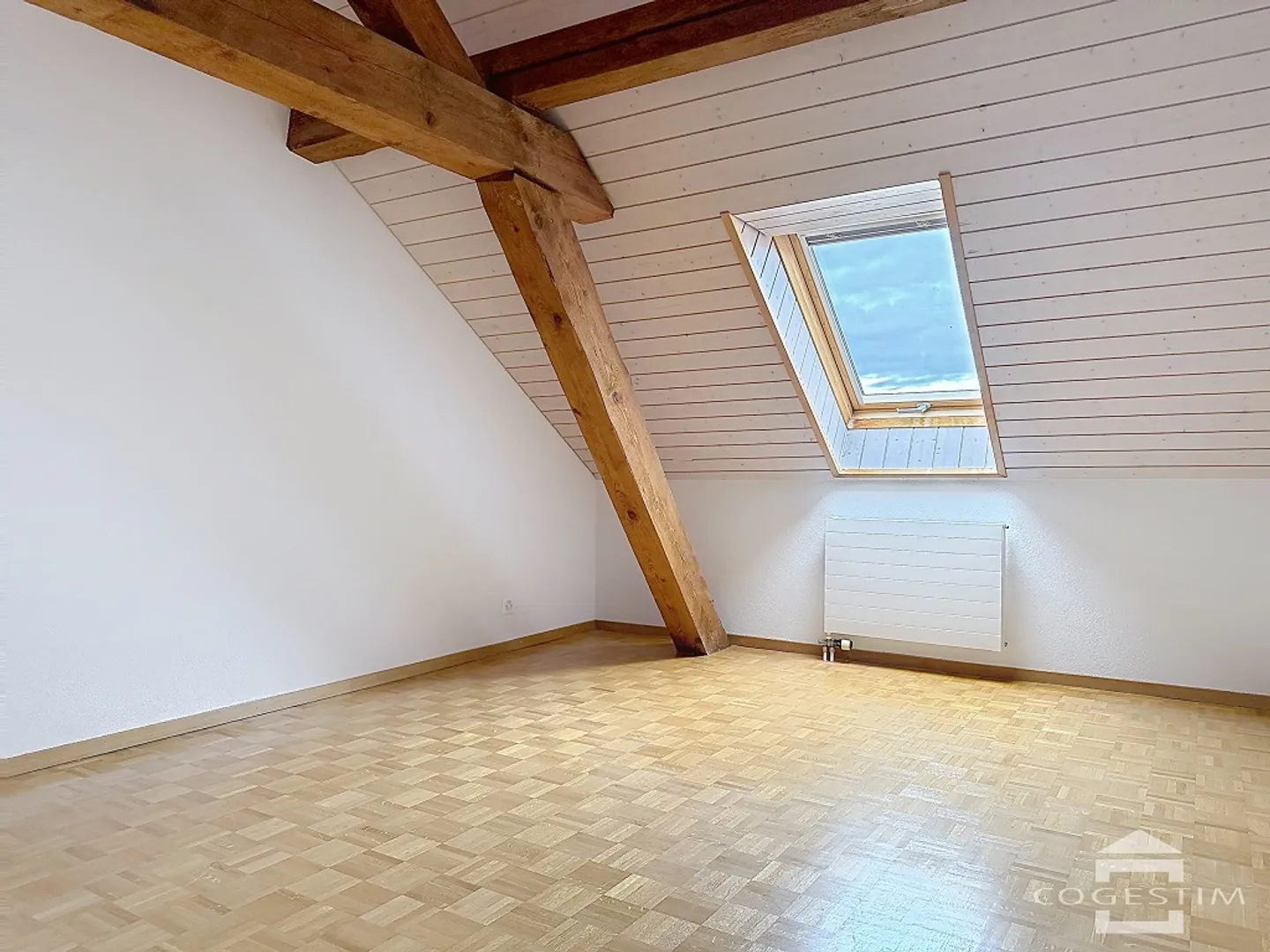 Top floor 4 rooms - Photo 7 of 12