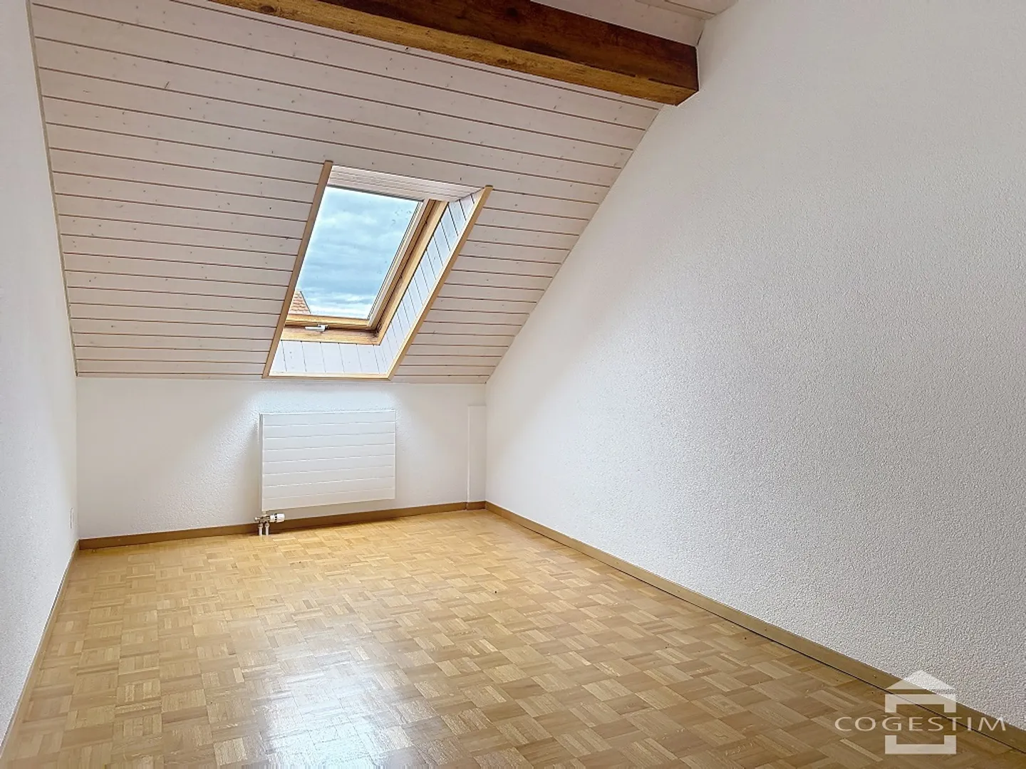 Top floor 4 rooms - Photo 8 of 12