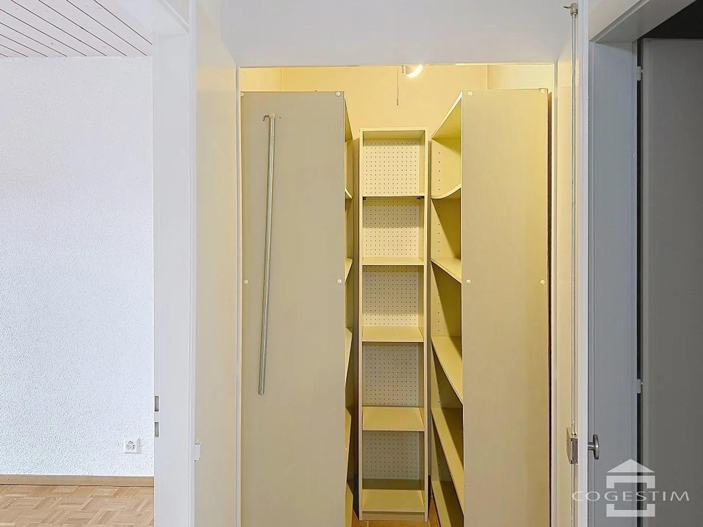 Top floor 4 rooms - Photo 10 of 12