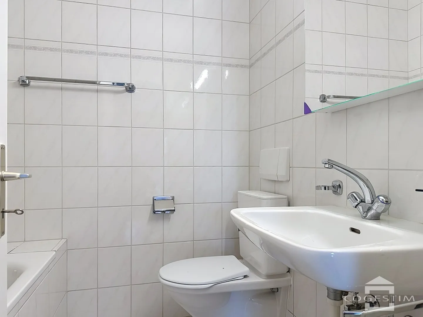 Top floor 4 rooms - Photo 11 of 12