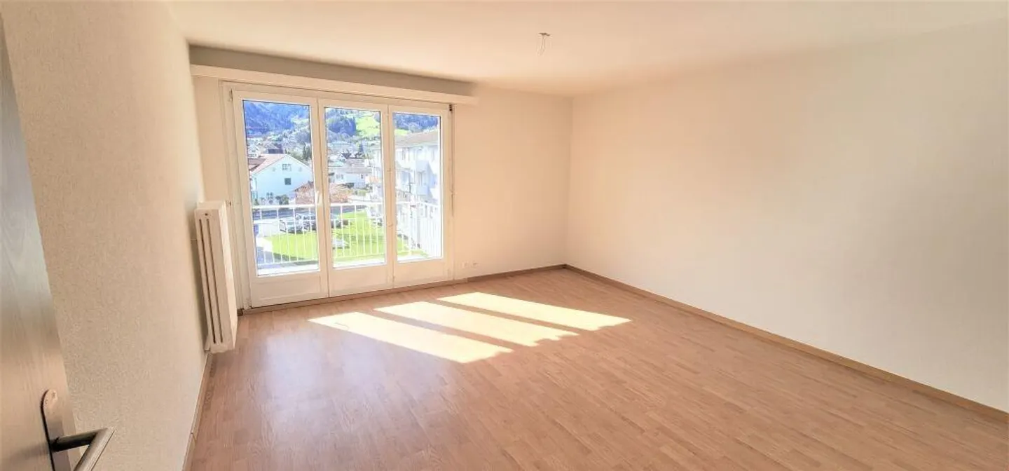 Agencement spacieux, moderne et avec balcon ensoleillé ! - Photo 3 sur 8
