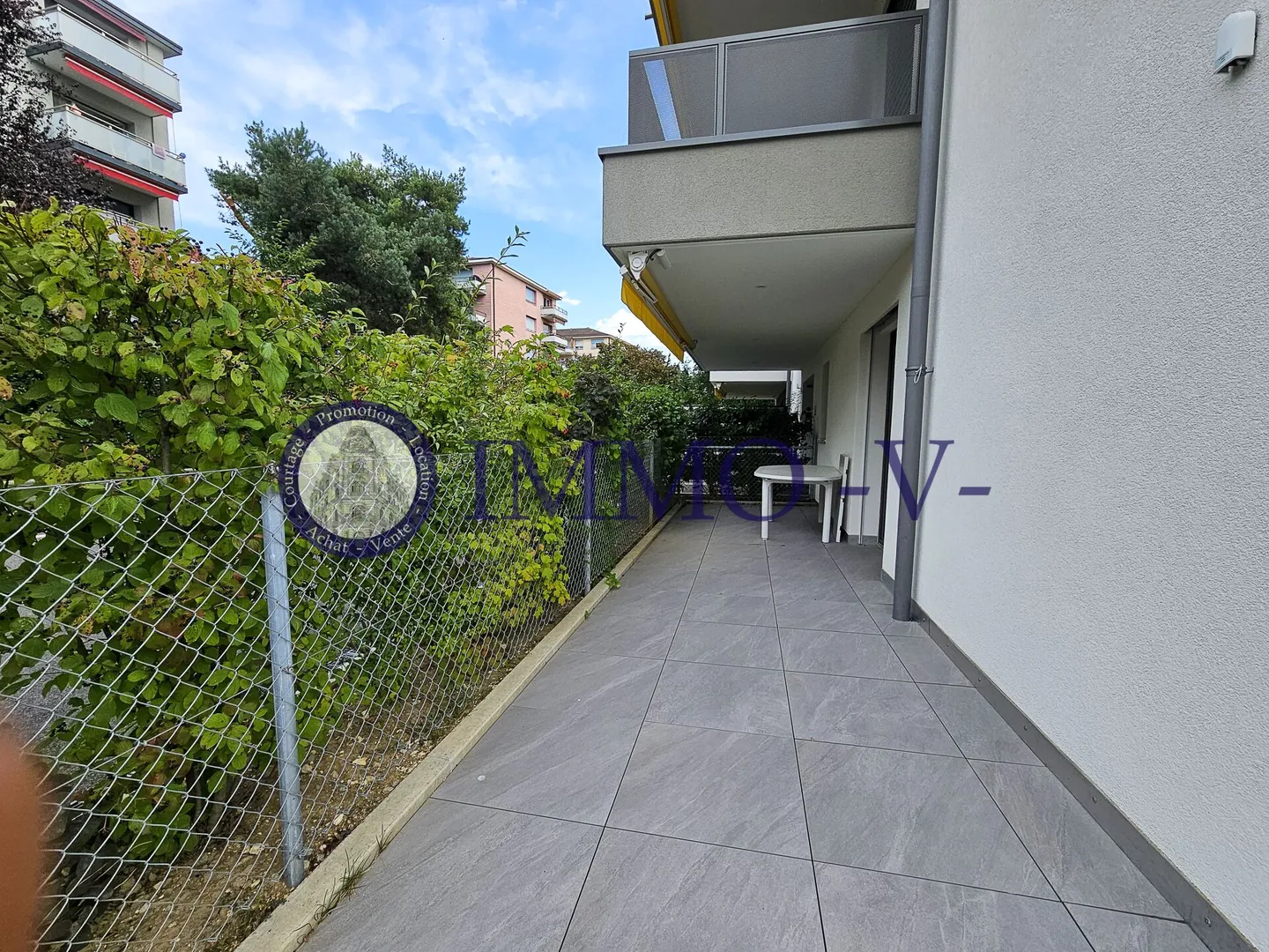 Moderno Studio con Ampio Terrazzo a Bussigny - Foto 3 di 4