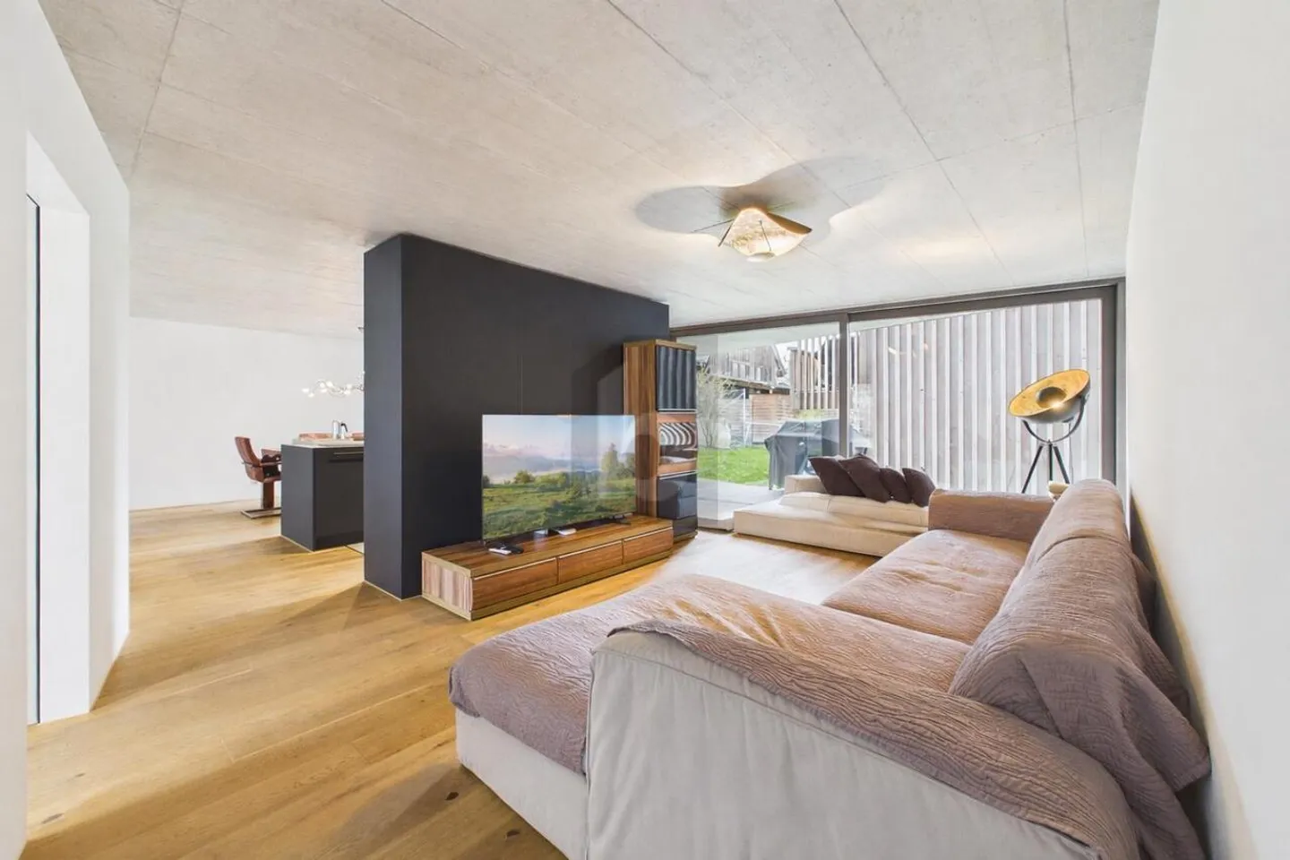 GREAT ARCHITECTURE, HIGH LIVING COMFORT WITH GARDEN - Photo 2 of 6