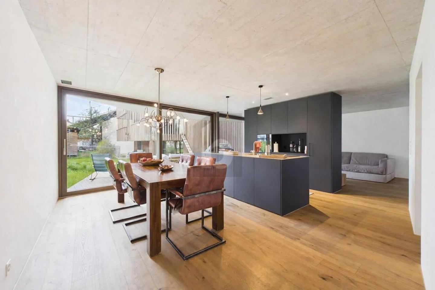 GREAT ARCHITECTURE, HIGH LIVING COMFORT WITH GARDEN - Photo 4 of 6