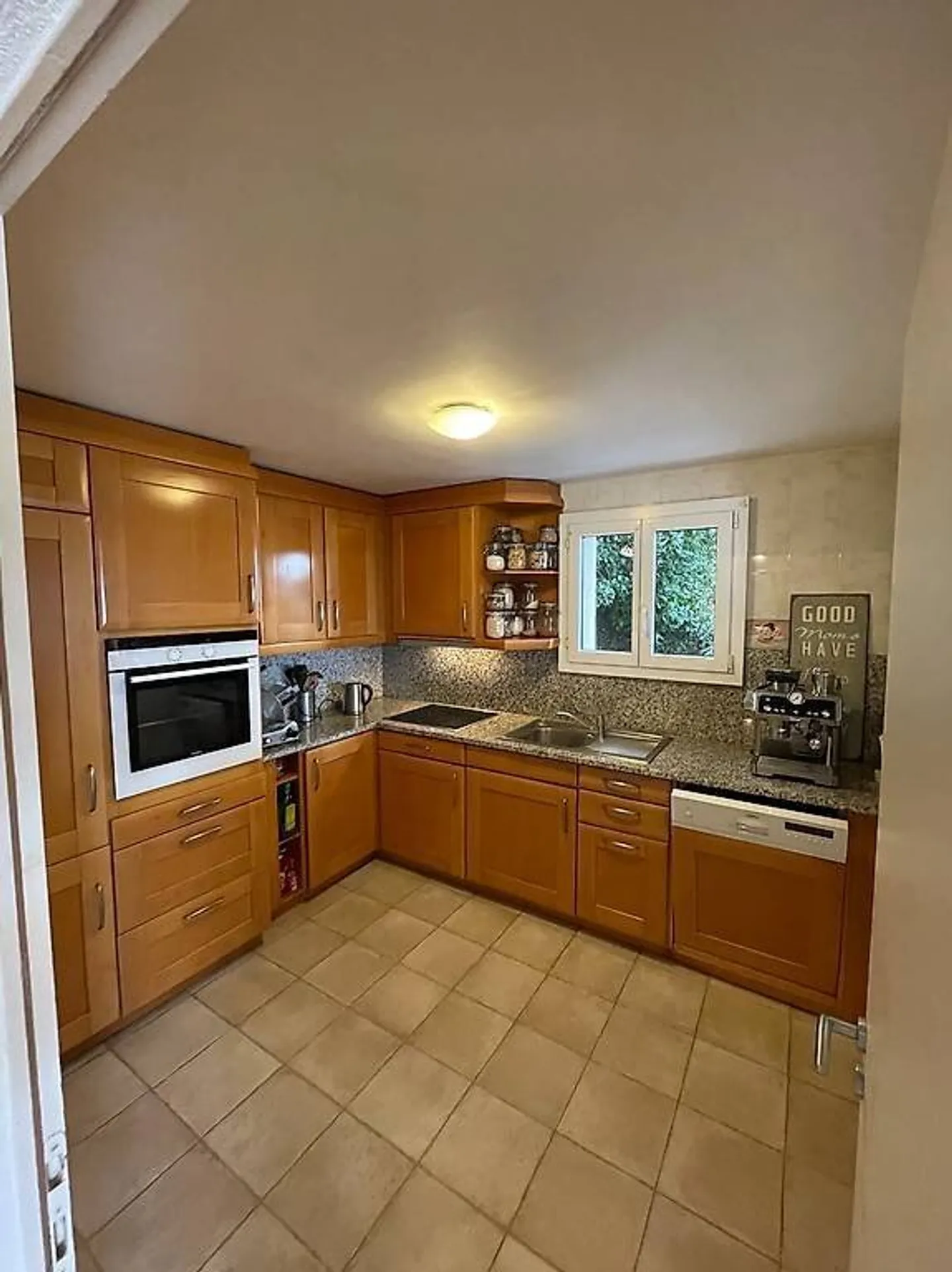 Soggiorno con 3,5 stanze e giardino - Foto 3 di 6