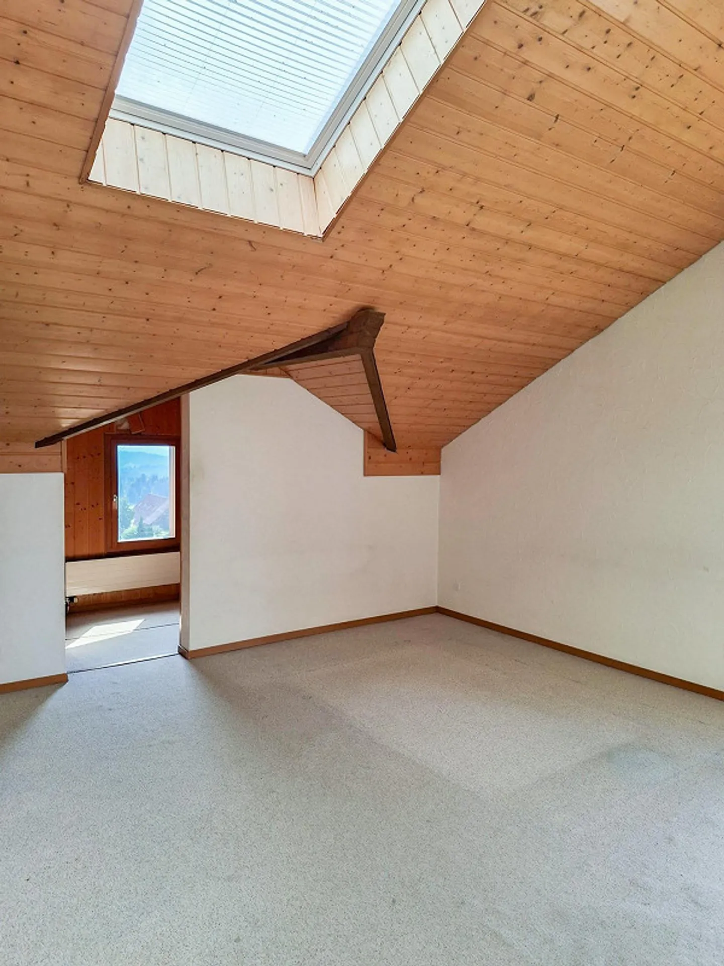 Charmante Dachwohnung in Hellbühl - Foto 3 von 9