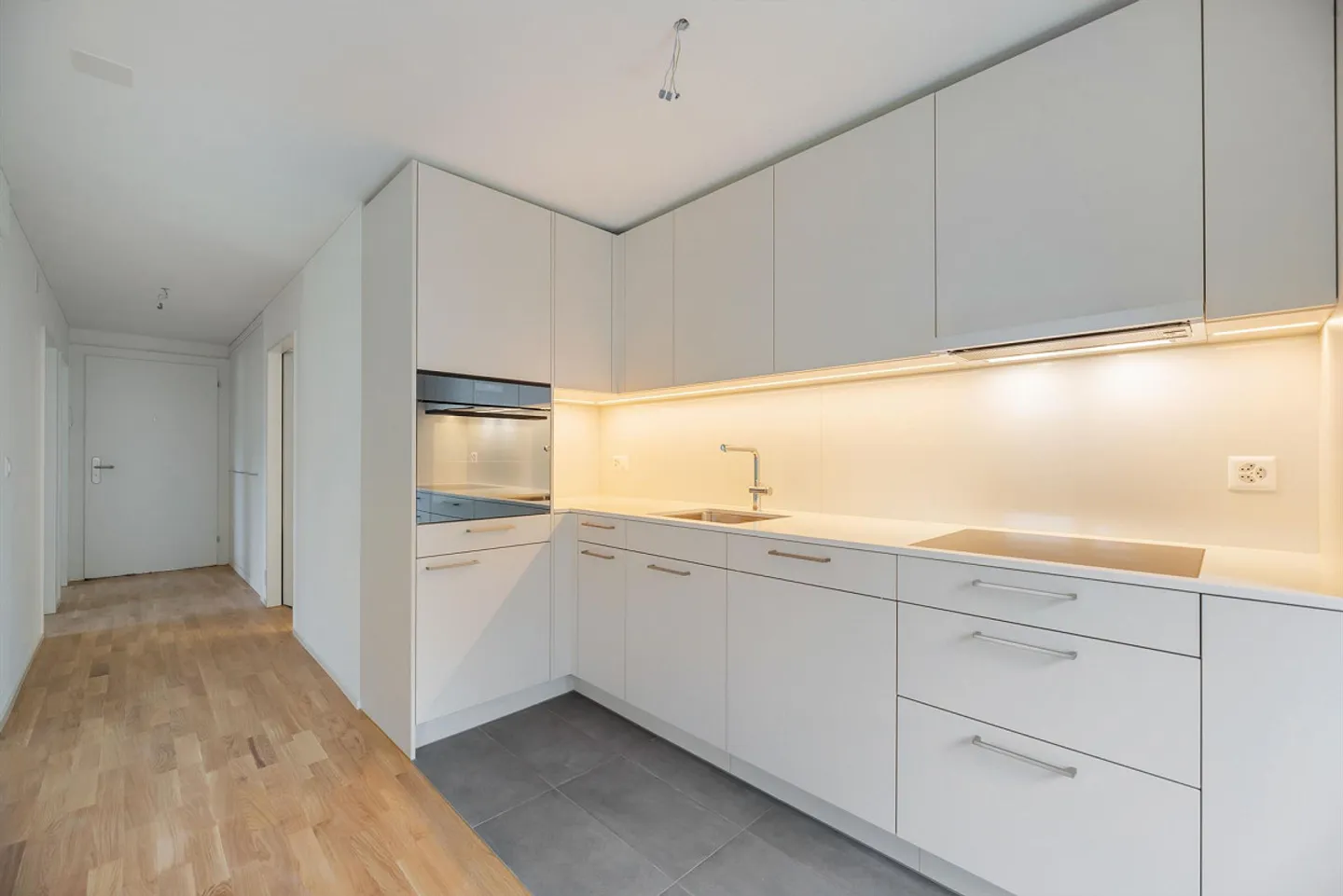 Appartamento moderno di 3,5 locali con grande balcone a Regensdorf - Foto 7 di 11