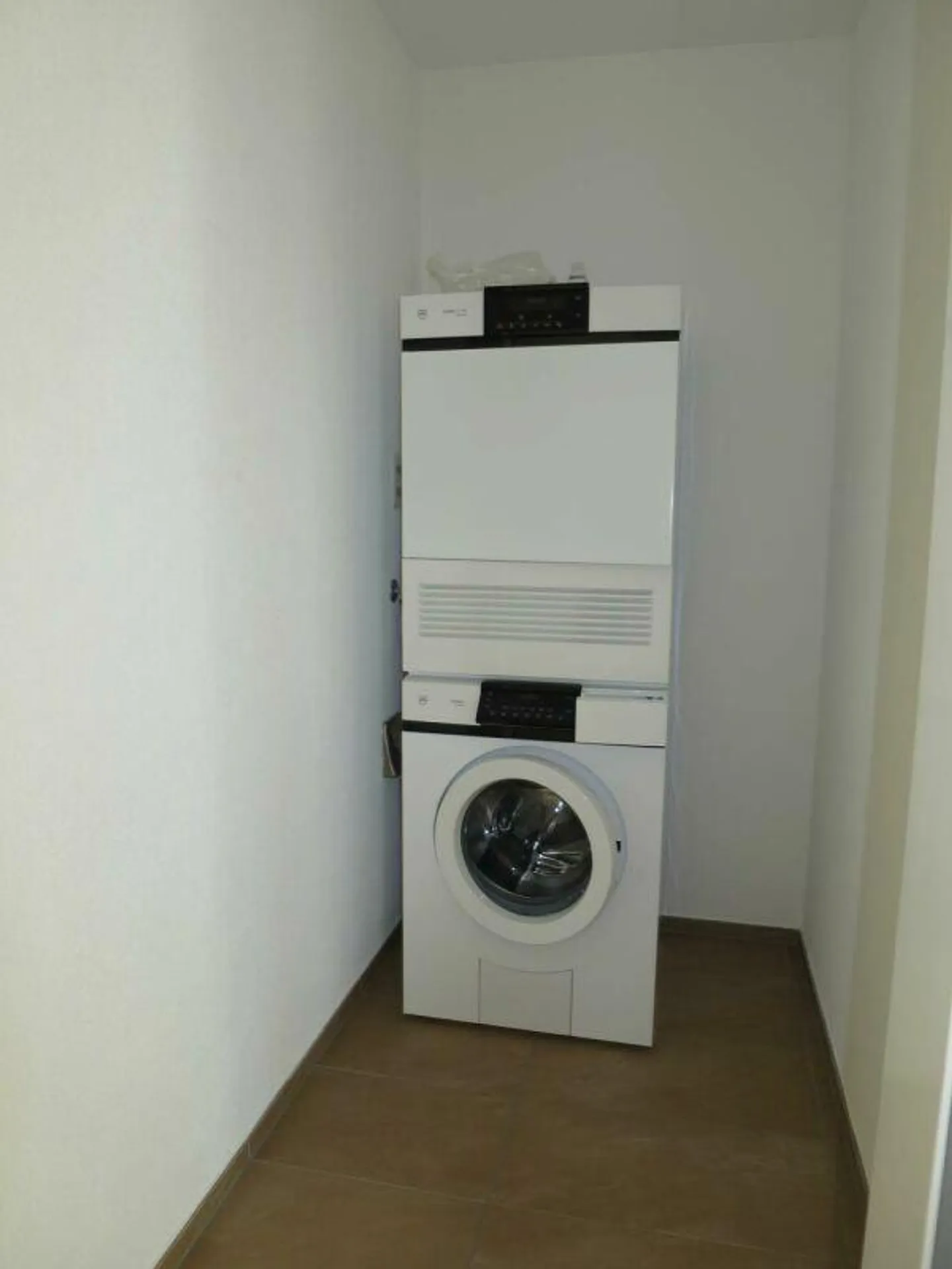 Modern and Cozy - Photo 8 of 11
