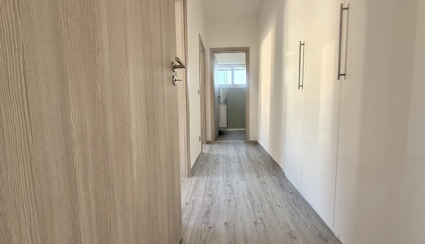 Renovierte Wohnung mit Pool - Foto 4 von 9