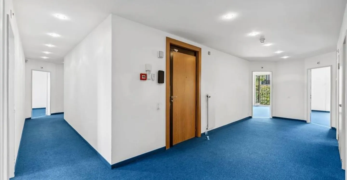 Office space for rent - Photo 3 of 13