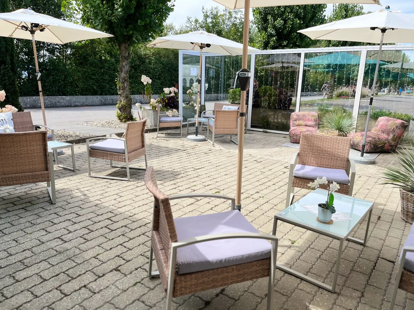 Gewerbegebäude mit Restaurant - Foto 8 von 16