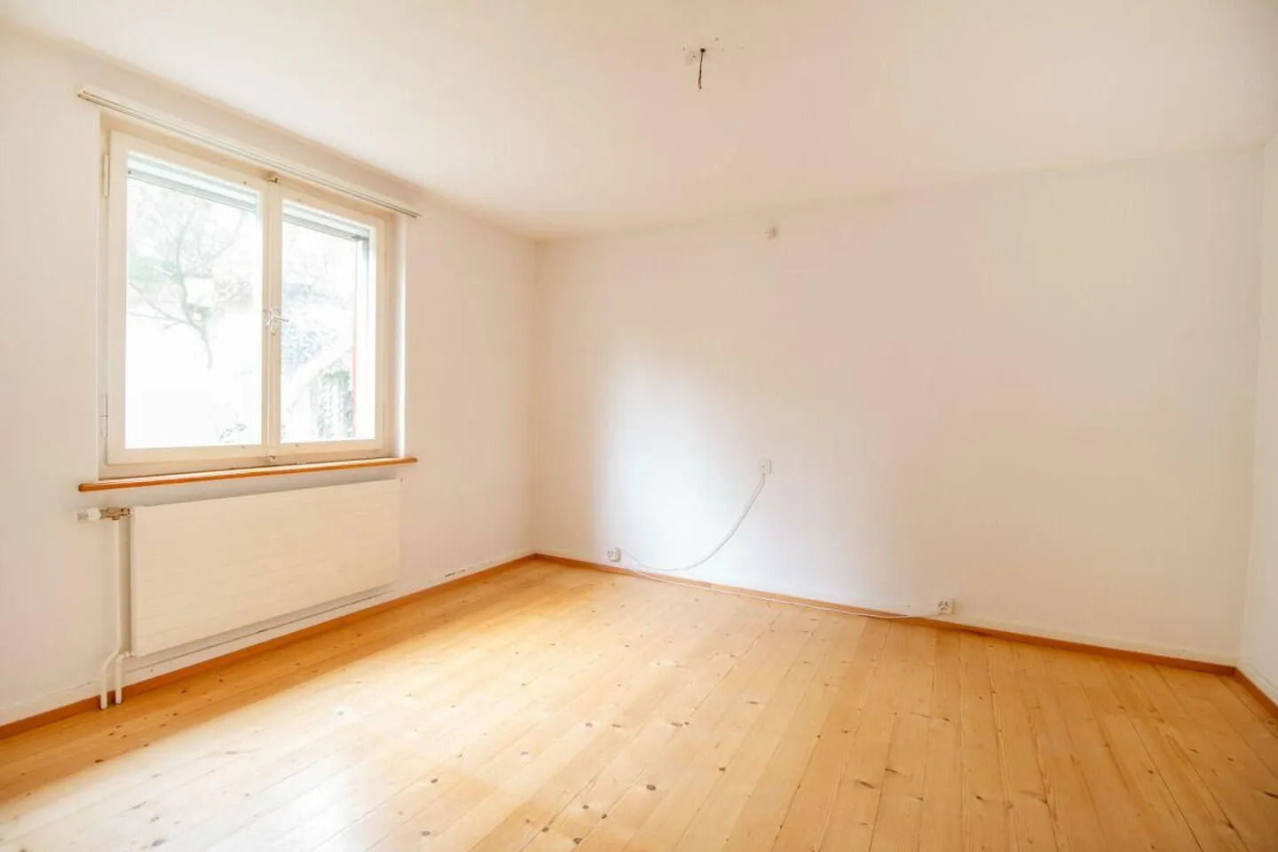 Casa unifamiliare indipendente con potenziale, grande laboratorio separato... - Foto 12 di 24