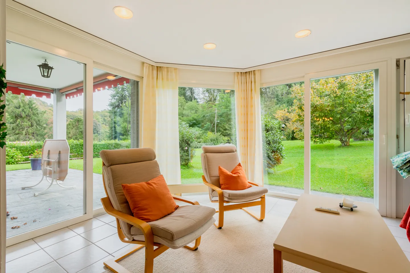 Charming two-family house with development potential - Photo 3 of 13