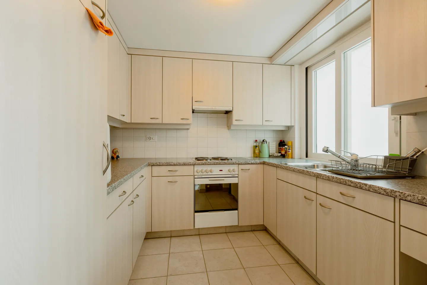 Charming two-family house with development potential - Photo 4 of 13