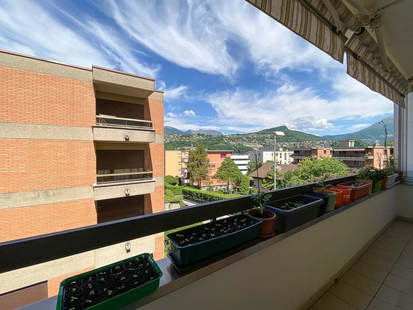 4.5 rooms in a very well connected area - Photo 3 of 6