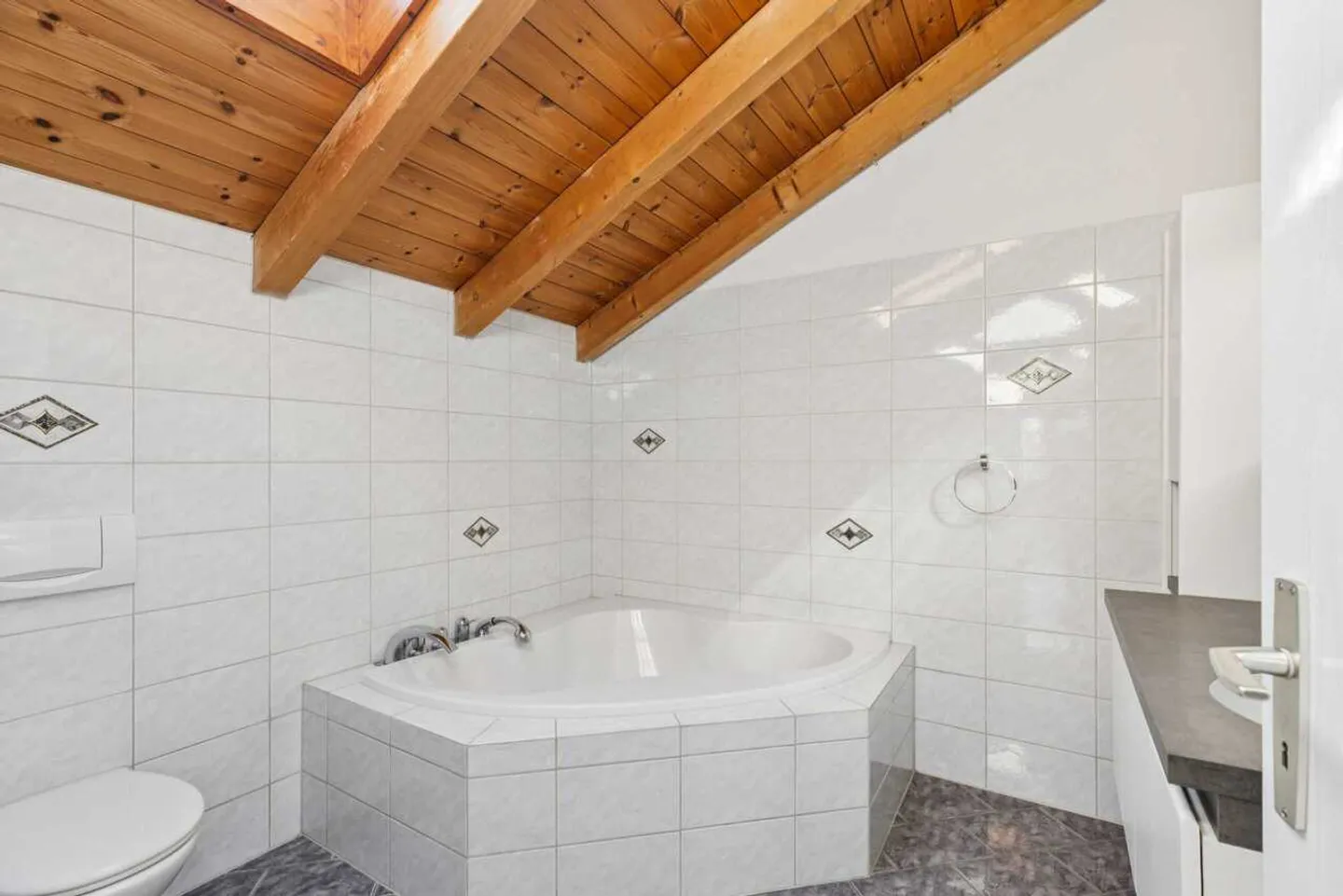 Assicurati la tua nuova casa: Maisonette di 6,5 stanze con sala hobby e balcone - Foto 4 di 13