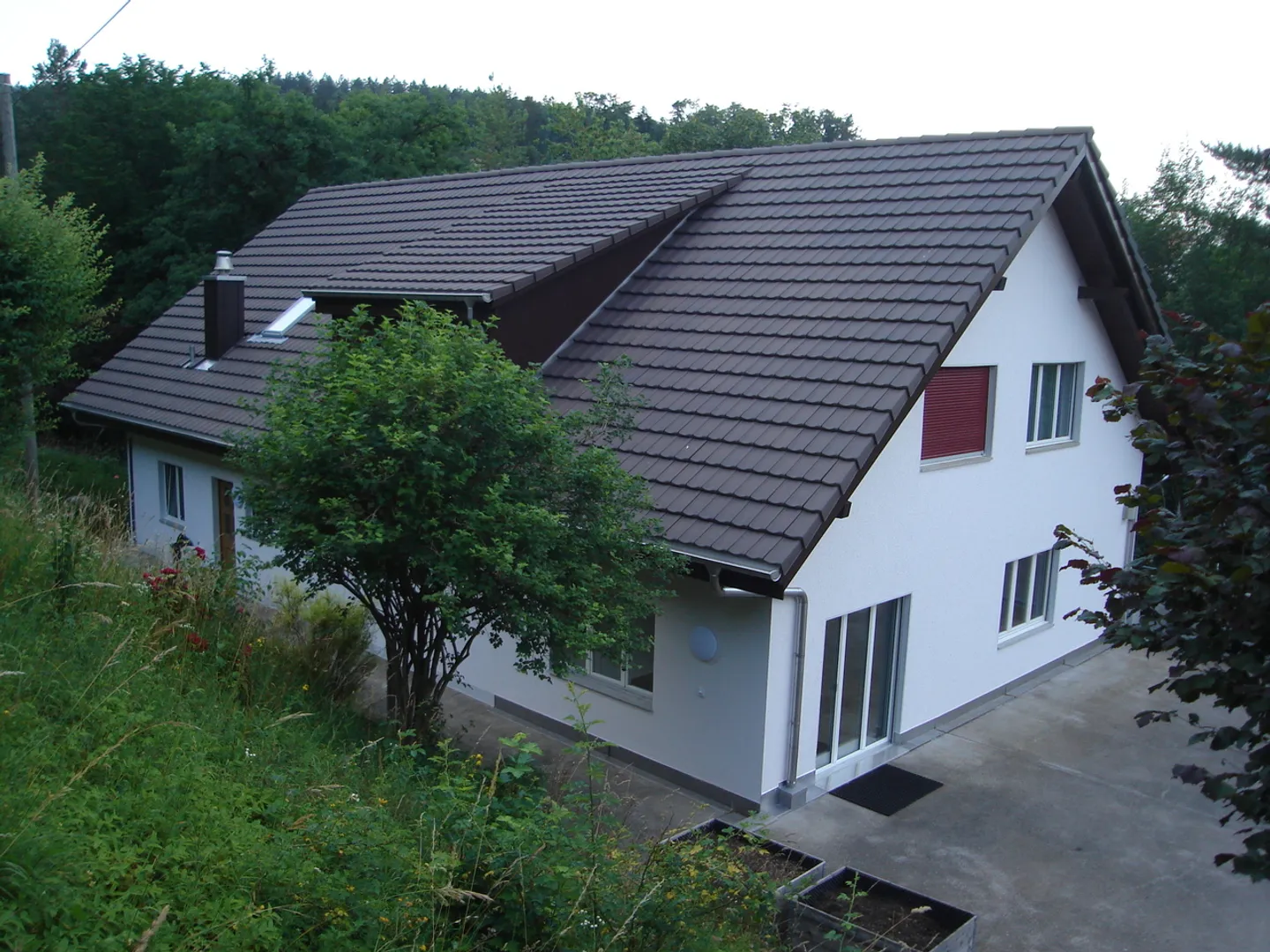 Edificio residenziale e commerciale attraente con magazzino e 3 appartamenti - Foto 2 di 15