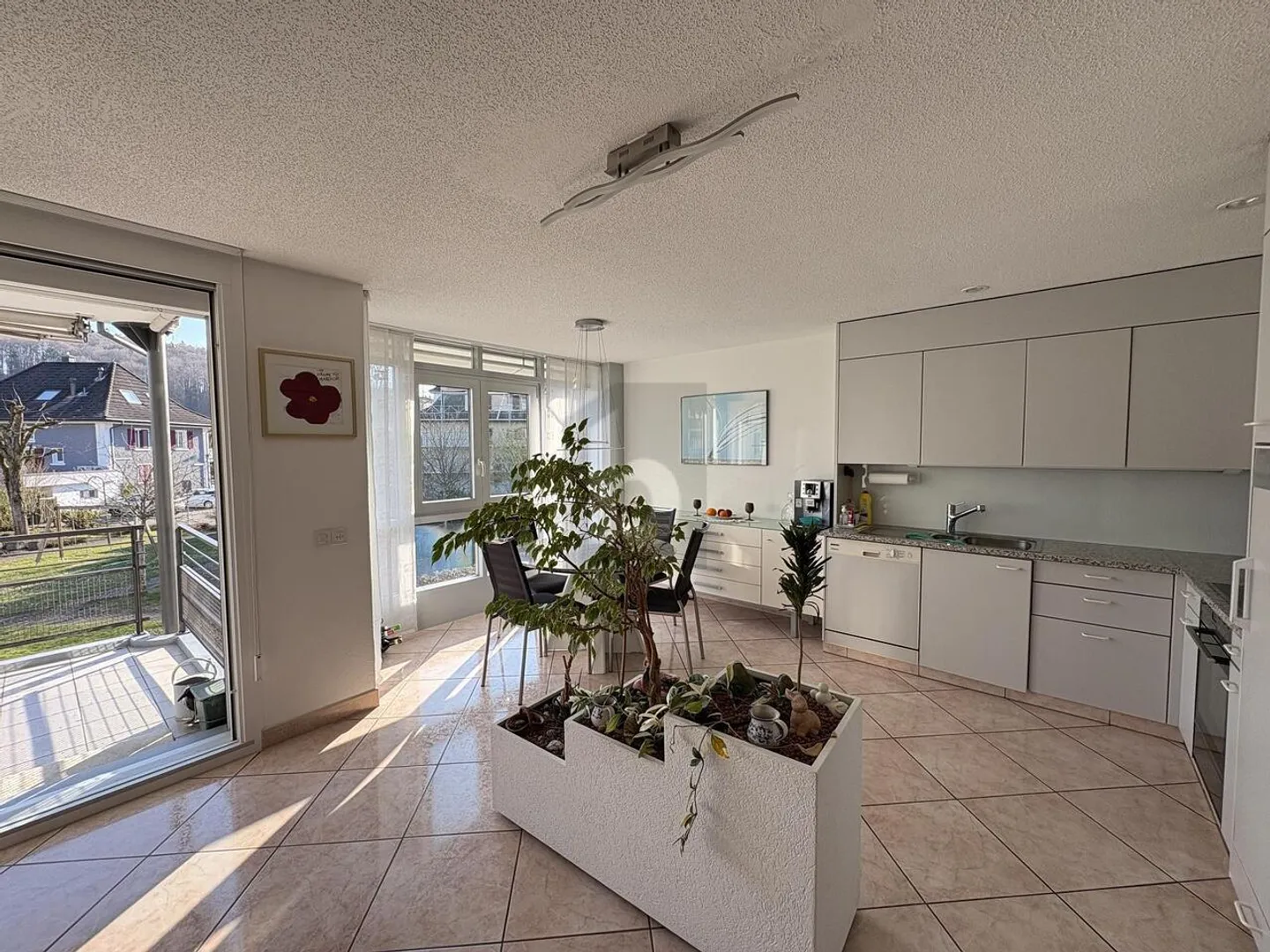 Helle Wohnung mit grossem Balkon - Foto 3 von 6