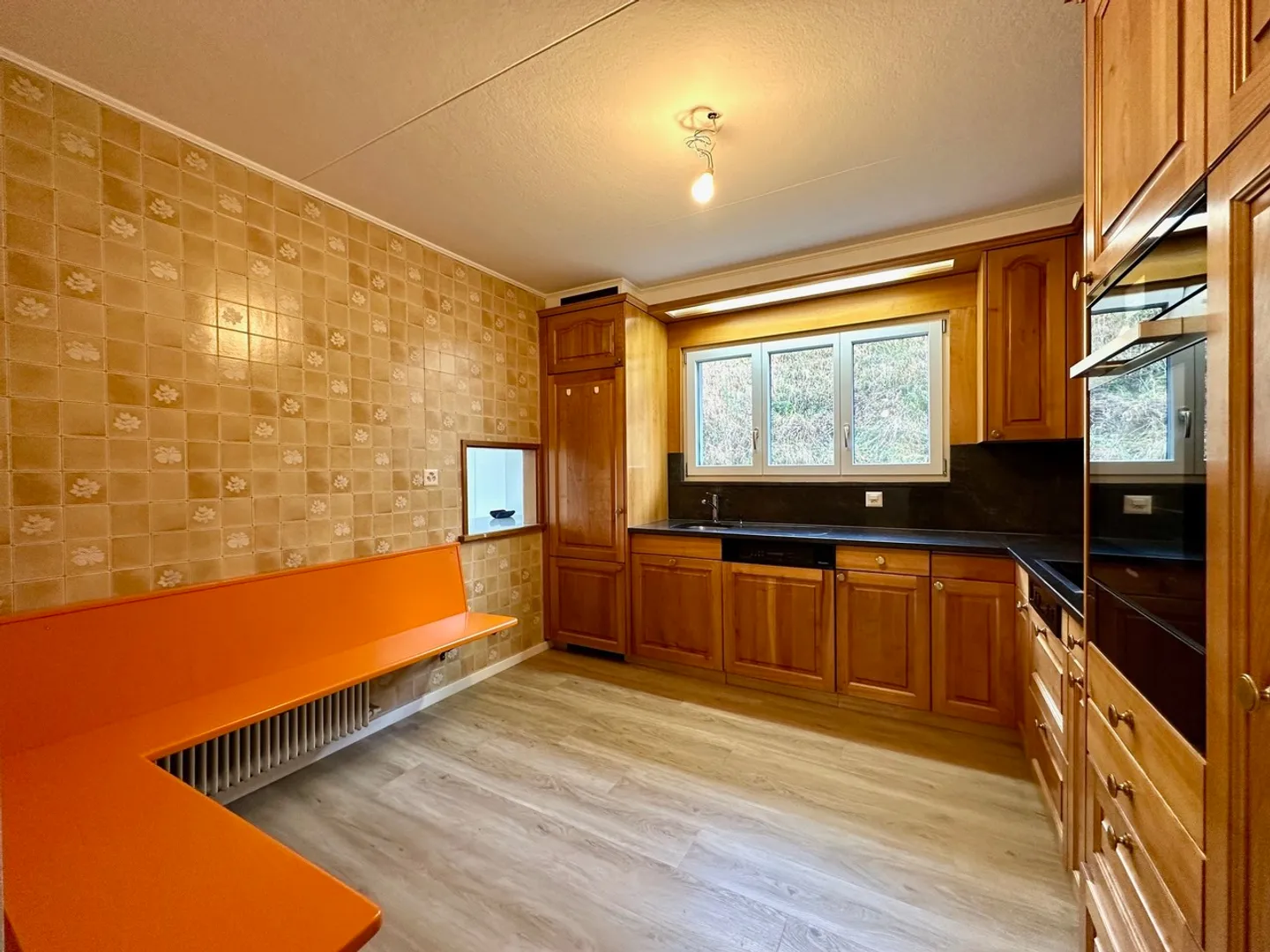 Edificio residenziale e commerciale attraente con magazzino e 3 appartamenti - Foto 5 di 15