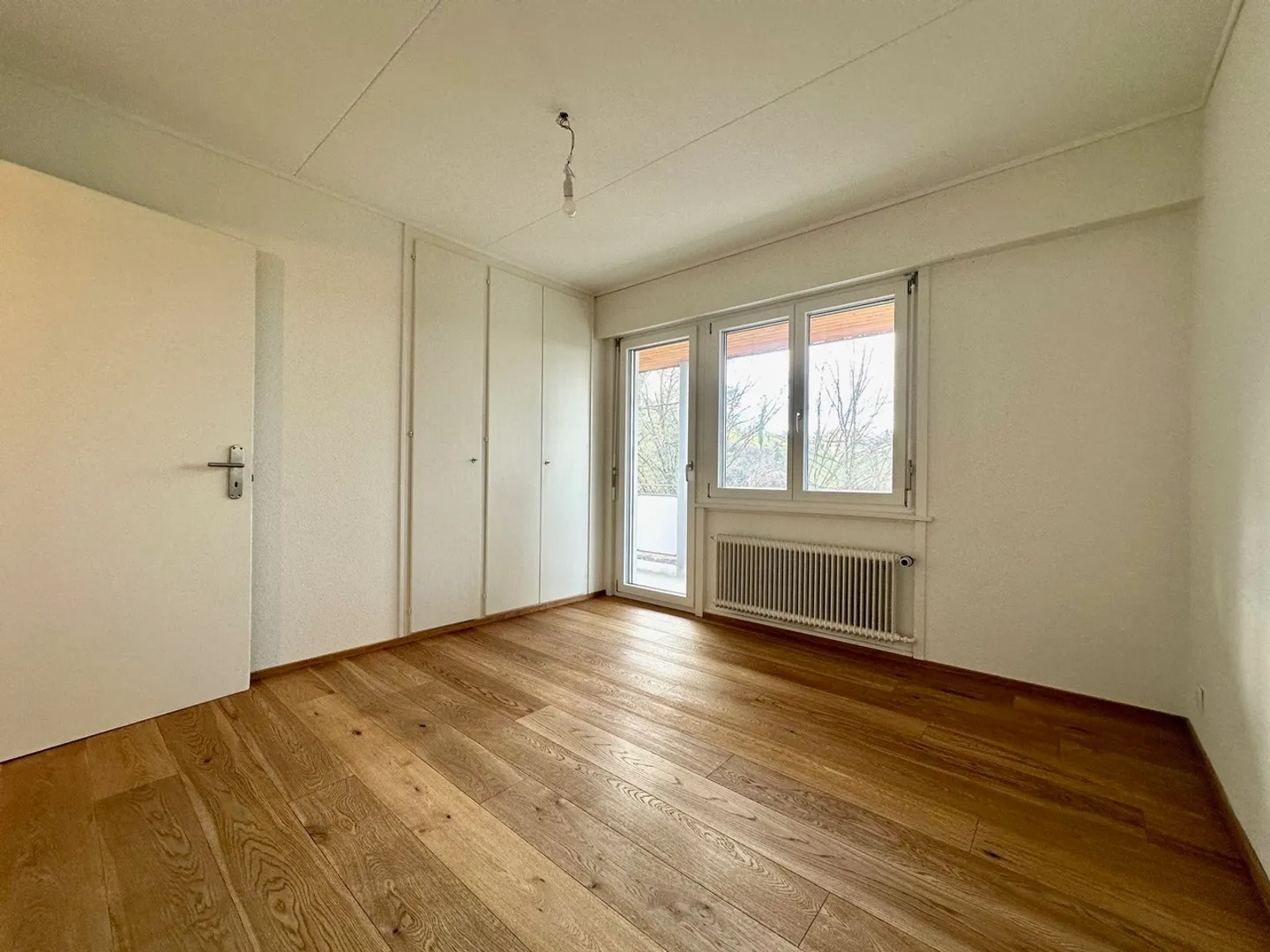 Edificio residenziale e commerciale attraente con magazzino e 3 appartamenti - Foto 6 di 15