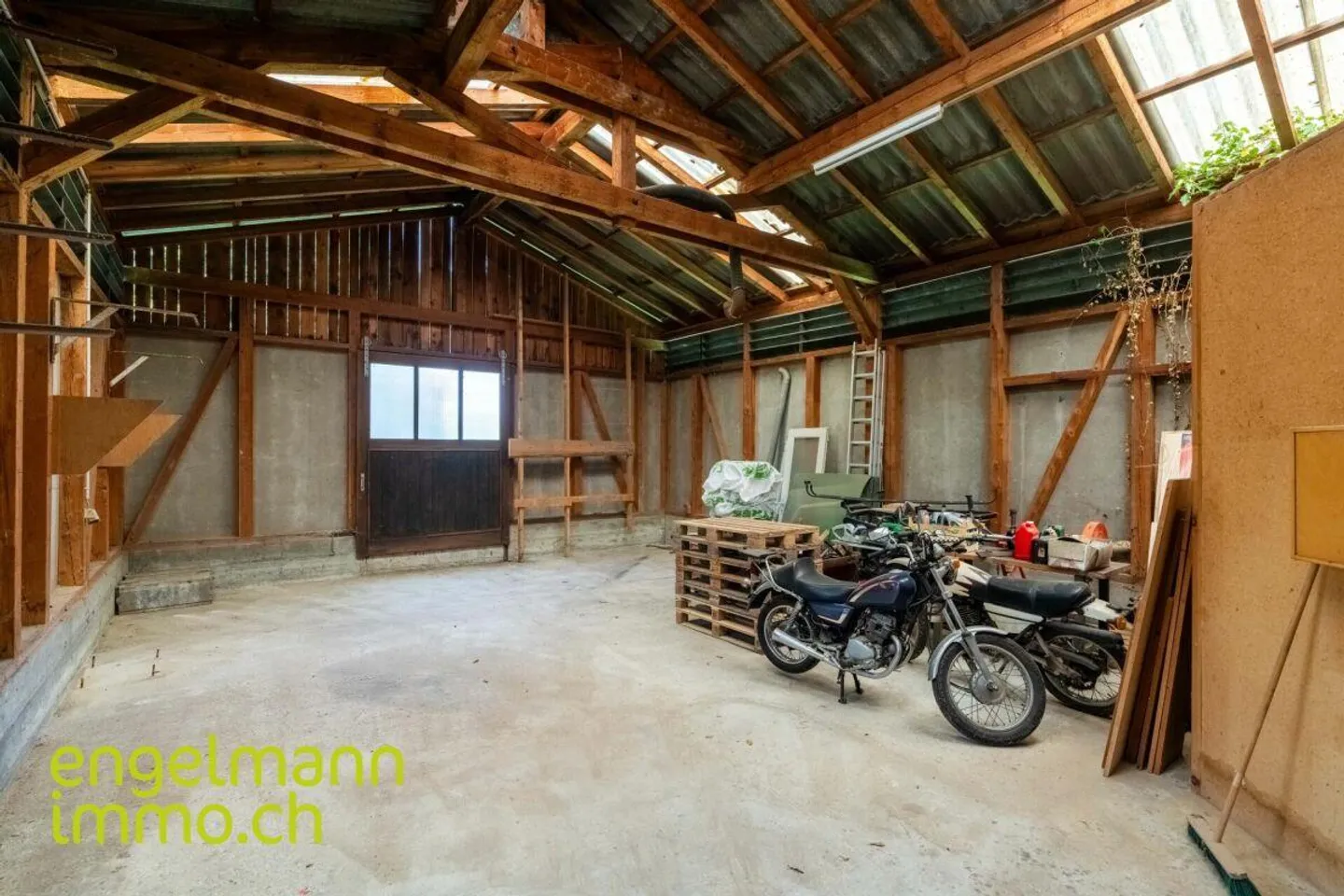 Wohngebäude mit Garagen + Werkstatt - Foto 16 von 17