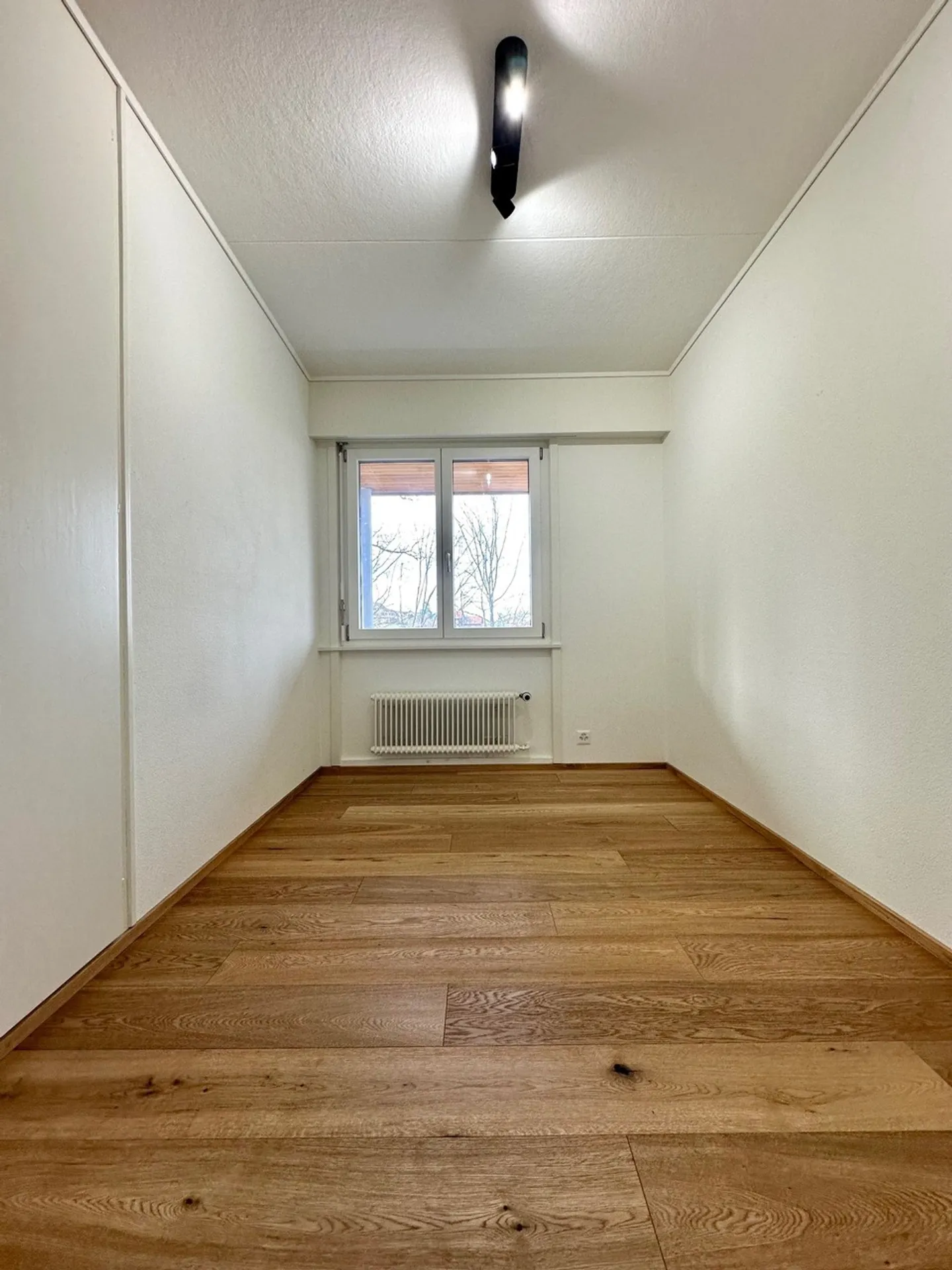 Edificio residenziale e commerciale attraente con magazzino e 3 appartamenti - Foto 8 di 15