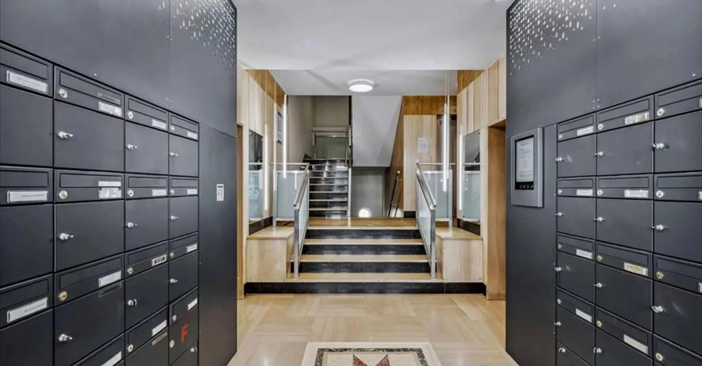 Spazio ufficio in affitto - Foto 1 di 11