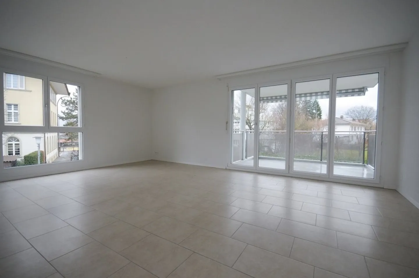 Apartment for rent - Photo 2 of 11