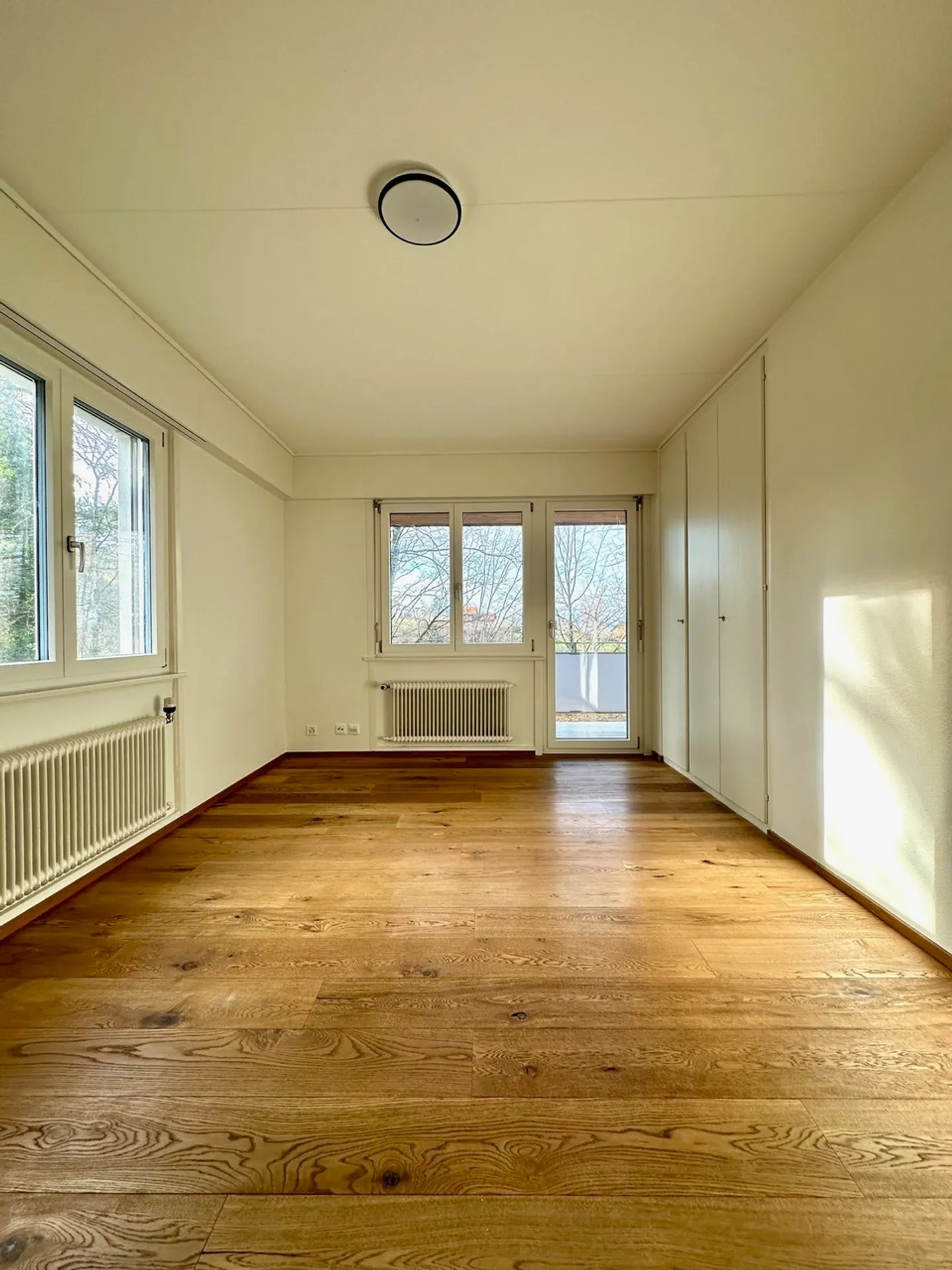 Edificio residenziale e commerciale attraente con magazzino e 3 appartamenti - Foto 7 di 15