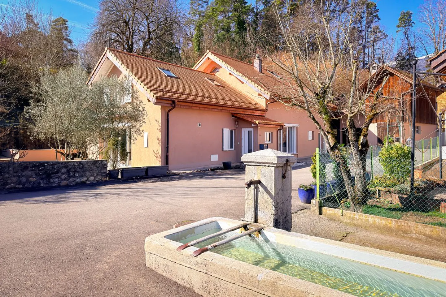 Esclusività - Casa indipendente completamente ristrutturata con grande studio e garage - Foto 1 di 13