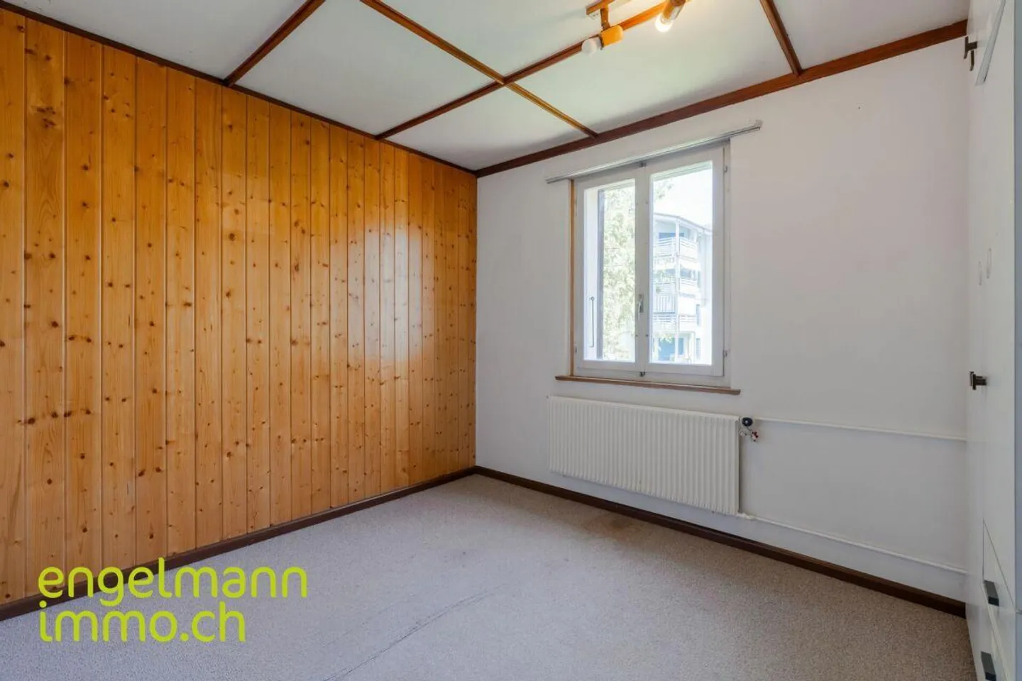 Wohngebäude mit Garagen + Werkstatt - Foto 9 von 17