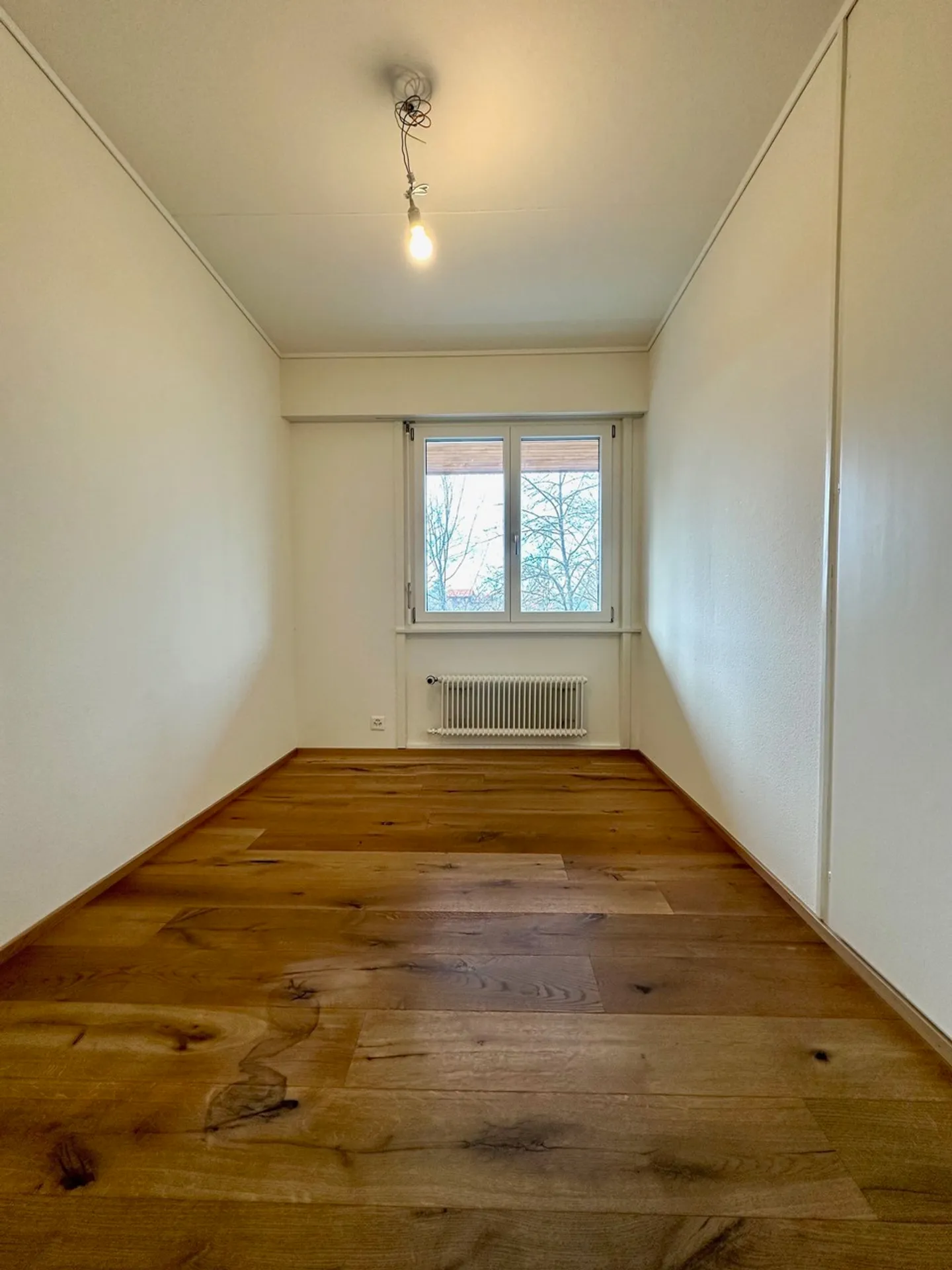 Edificio residenziale e commerciale attraente con magazzino e 3 appartamenti - Foto 9 di 15