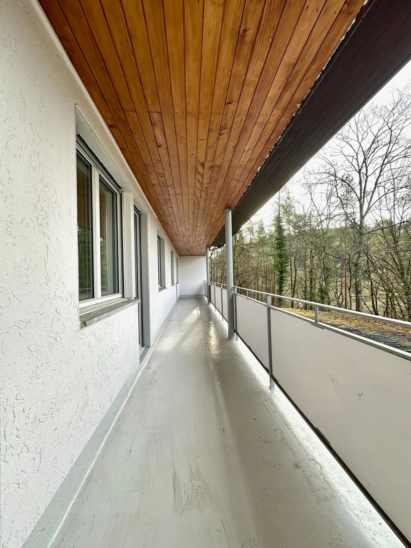 Edificio residenziale e commerciale attraente con magazzino e 3 appartamenti - Foto 10 di 15