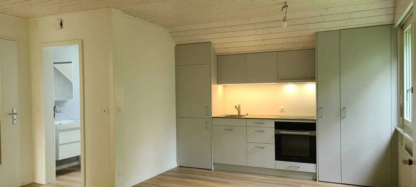 Edificio residenziale e commerciale attraente con magazzino e 3 appartamenti - Foto 13 di 15