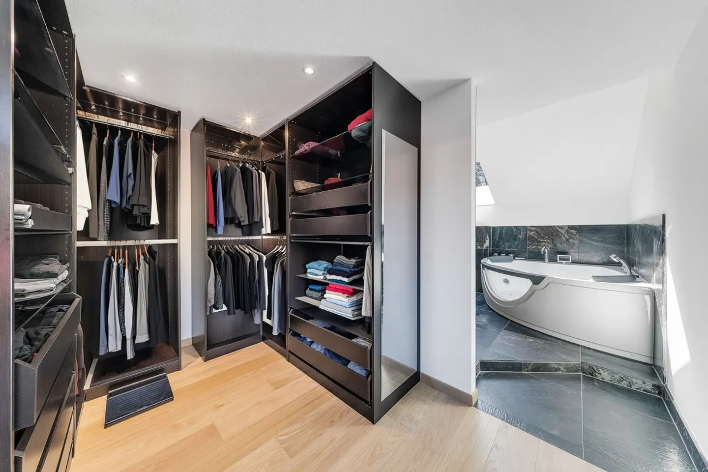 Esclusività - Casa indipendente completamente ristrutturata con grande studio e garage - Foto 10 di 13