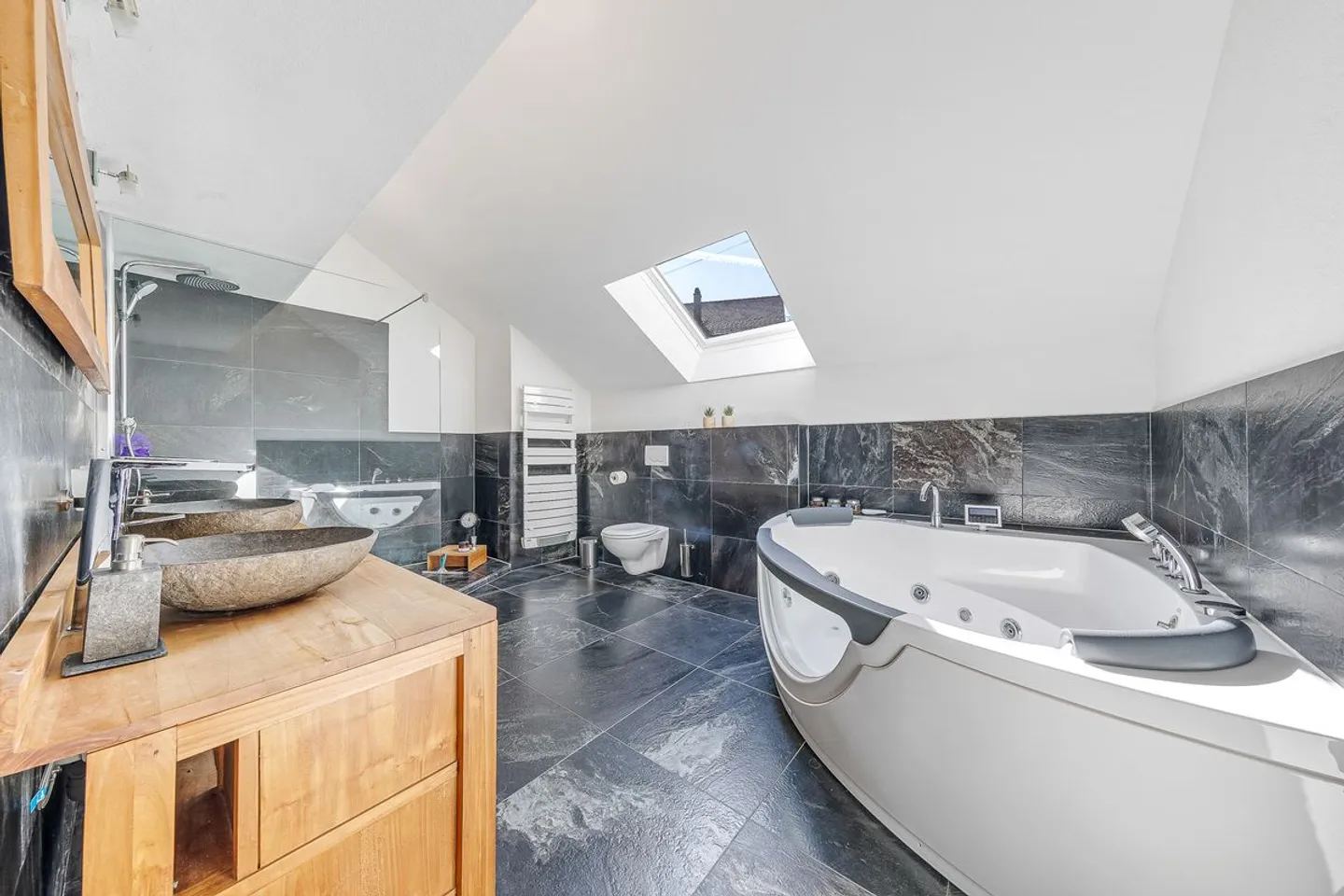 Esclusività - Casa indipendente completamente ristrutturata con grande studio e garage - Foto 11 di 13