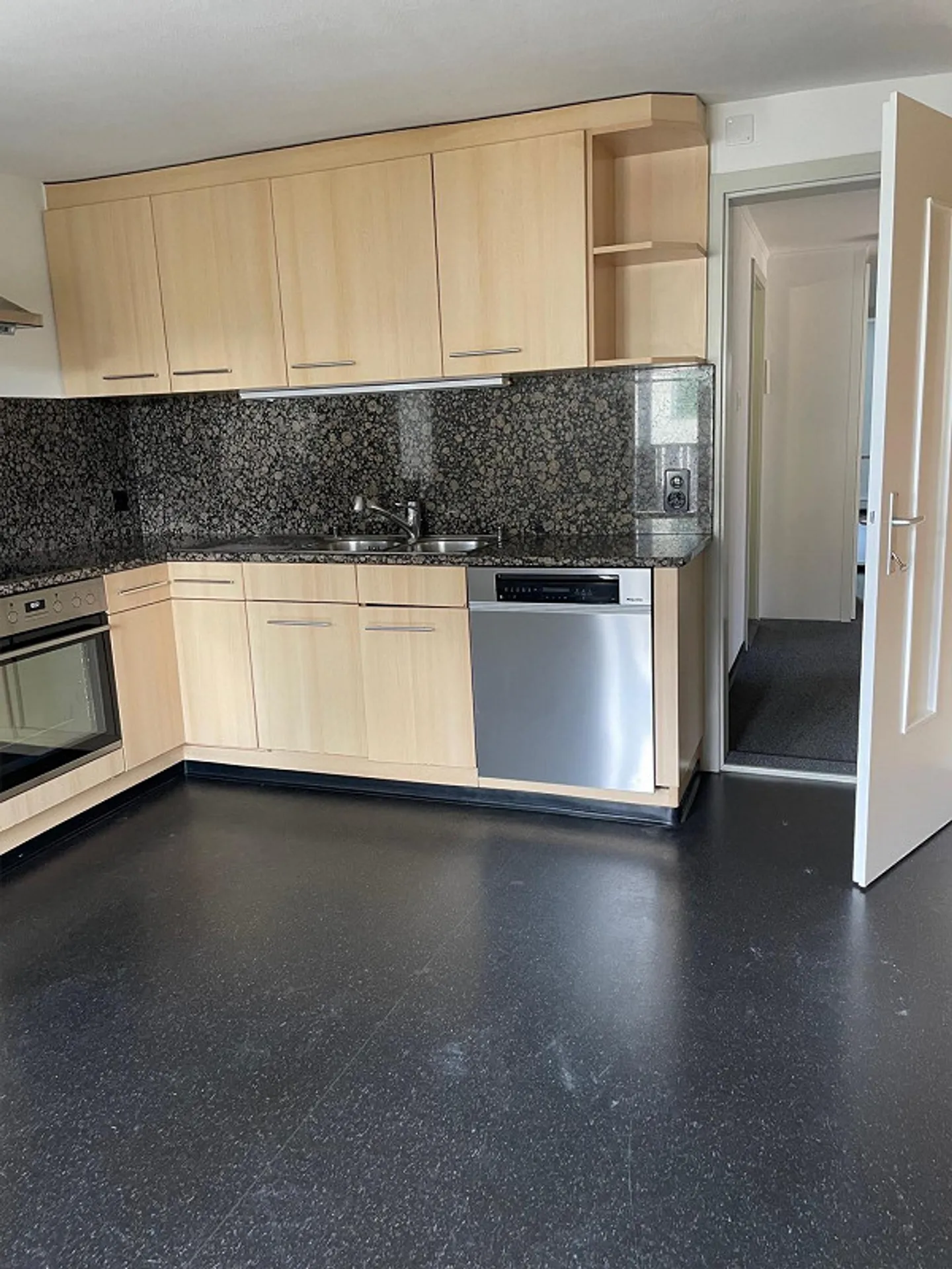 Schöne 4 1/2 Zimmer-Wohnung  in gepflegtem Altbau - Foto 4 von 8