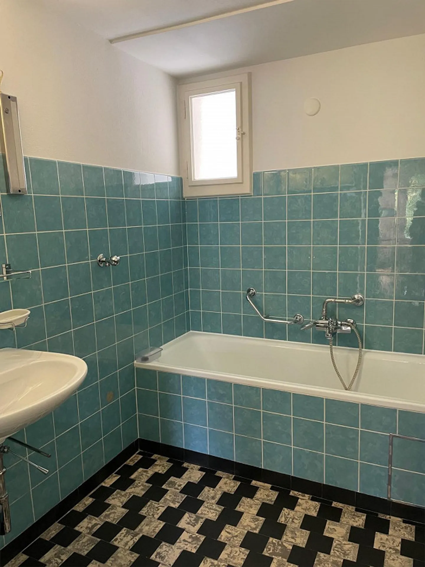 Schöne 4 1/2 Zimmer-Wohnung  in gepflegtem Altbau - Foto 5 von 8