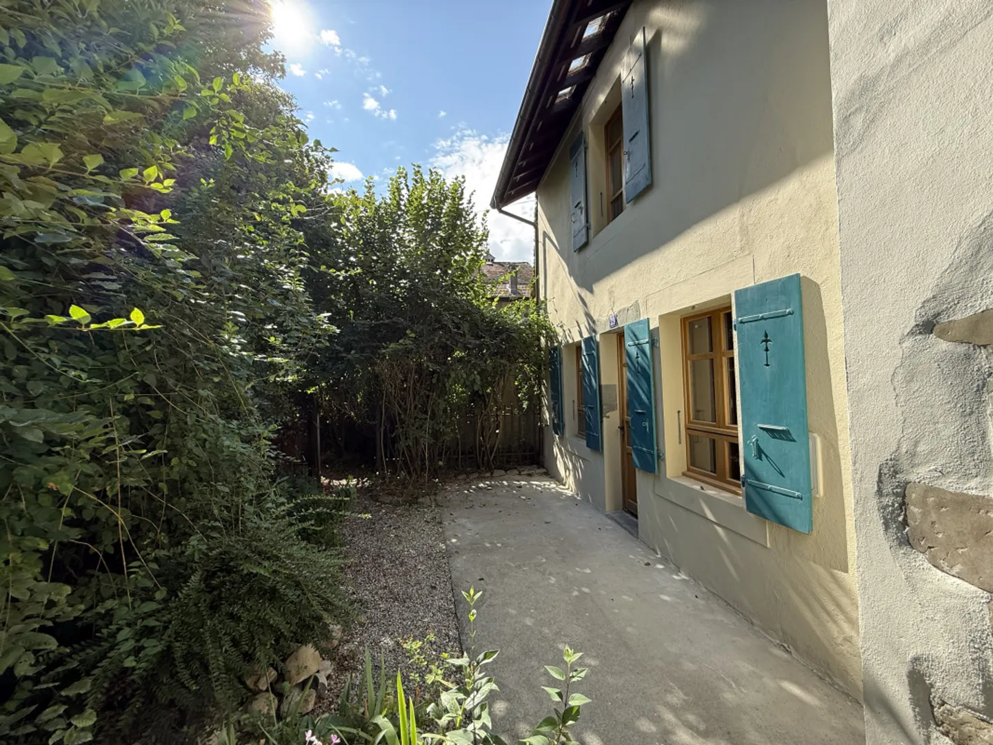Renovated triplex of 127 m² in the heart of the village of Landecy, eligible for Casatax - Photo 2 of 9