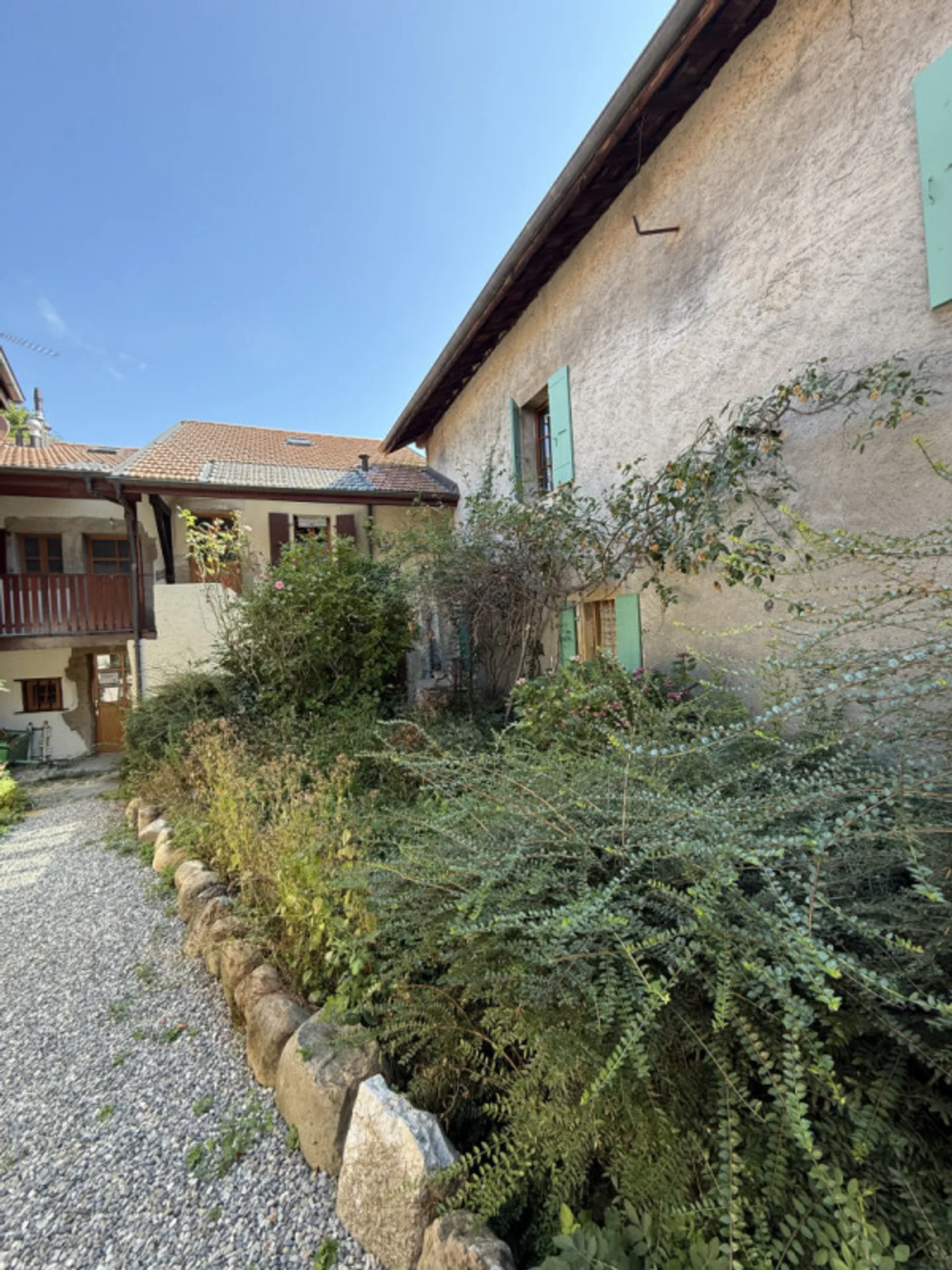 Renovated triplex of 127 m² in the heart of the village of Landecy, eligible for Casatax - Photo 5 of 9