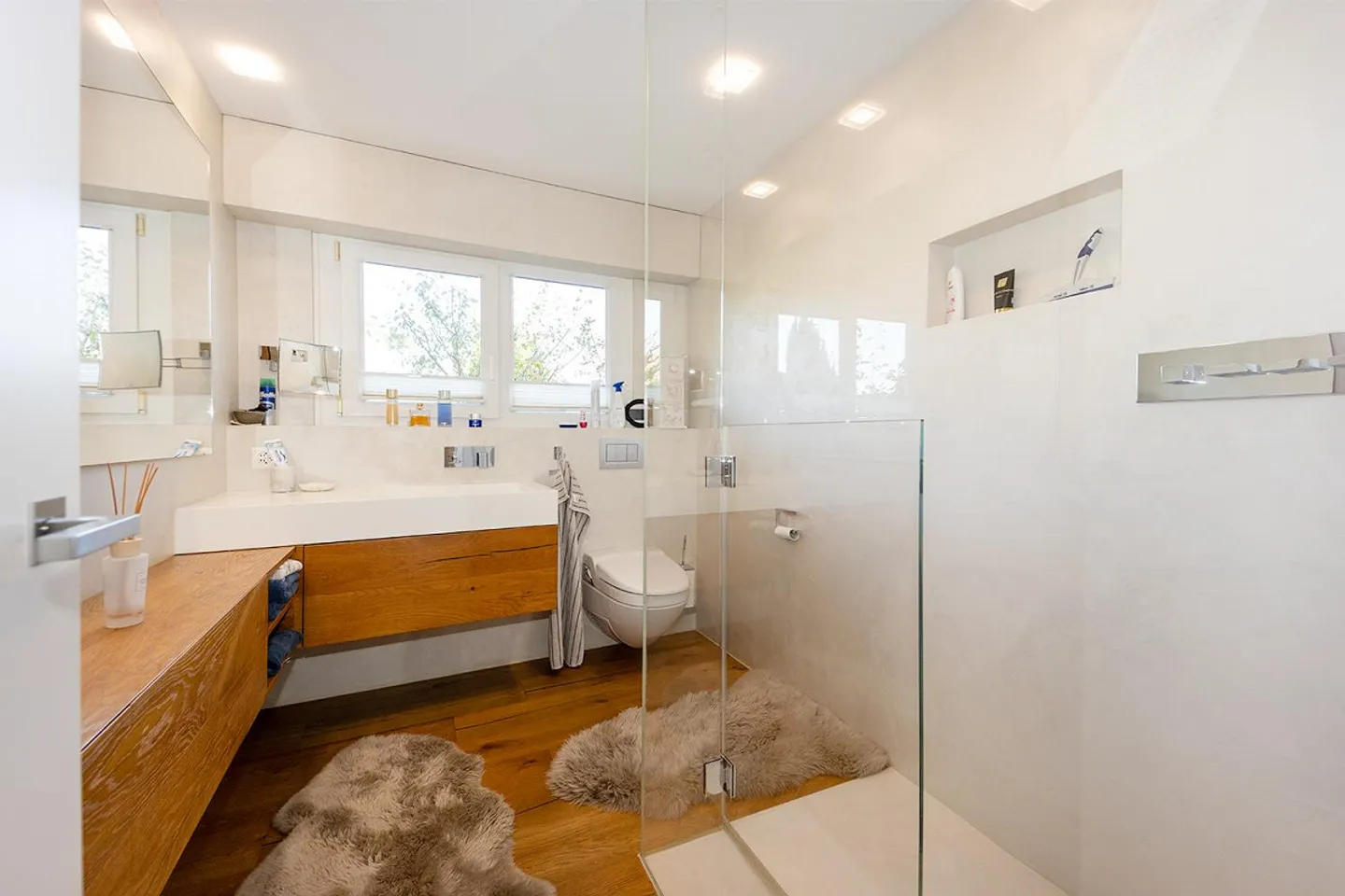 Attractive Single-Family Home with Hobby Room and Well-Maintained Garden - Photo 9 of 12