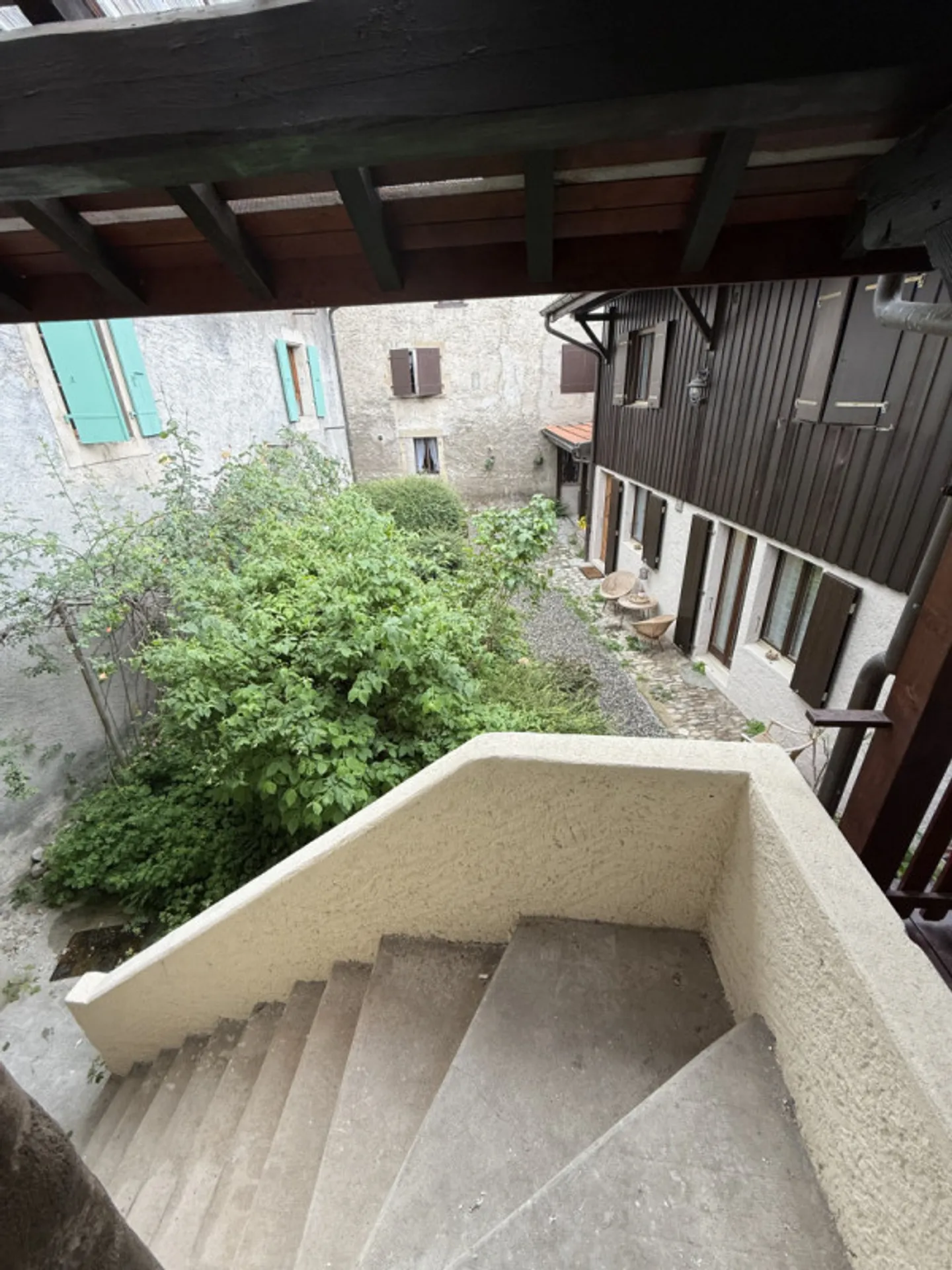 Renovated triplex of 127 m² in the heart of the village of Landecy, eligible for Casatax - Photo 4 of 9
