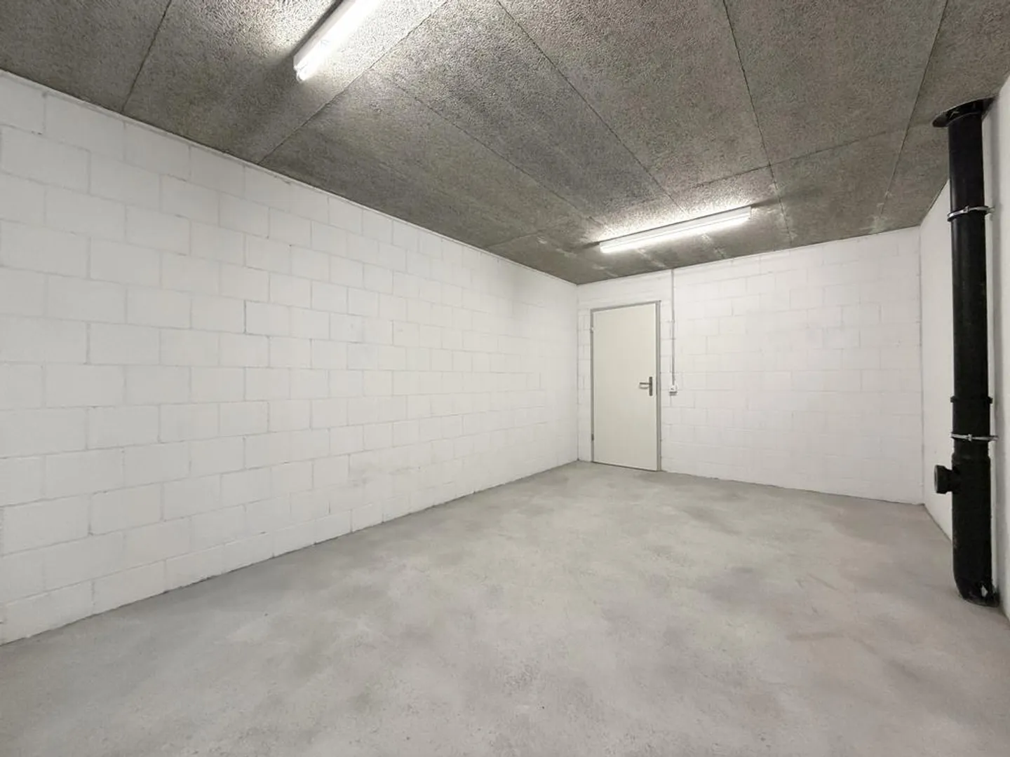 Practical storage room in a central location in Binningen - Photo 3 of 3