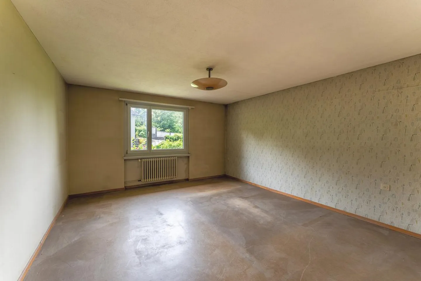 Charmante maison mitoyenne dans un emplacement calme avec potentiel de développement - Photo 7 sur 10