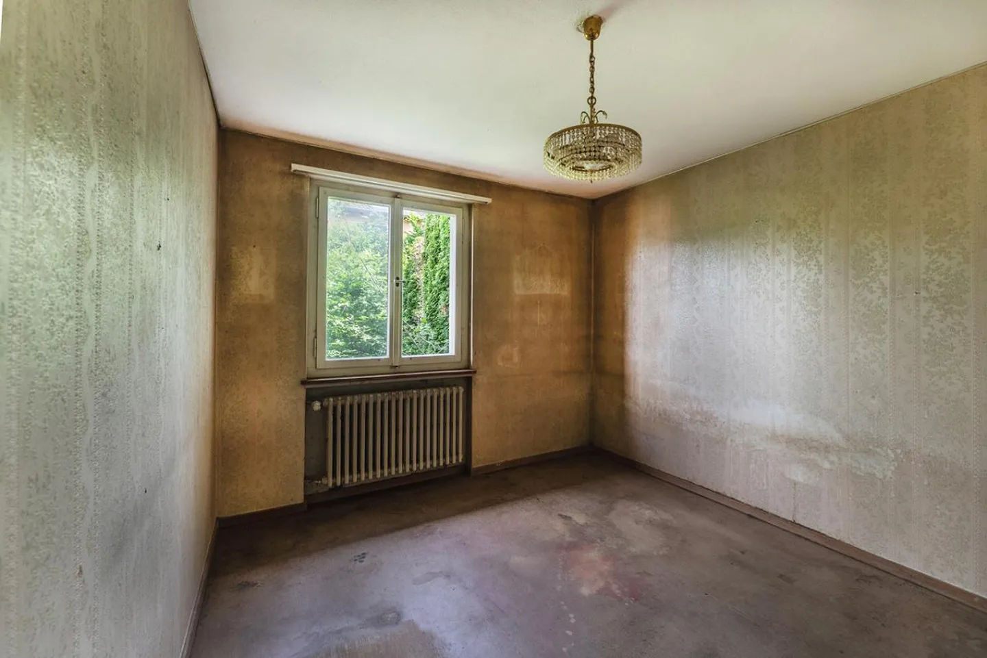 Charmante maison mitoyenne dans un emplacement calme avec potentiel de développement - Photo 5 sur 10