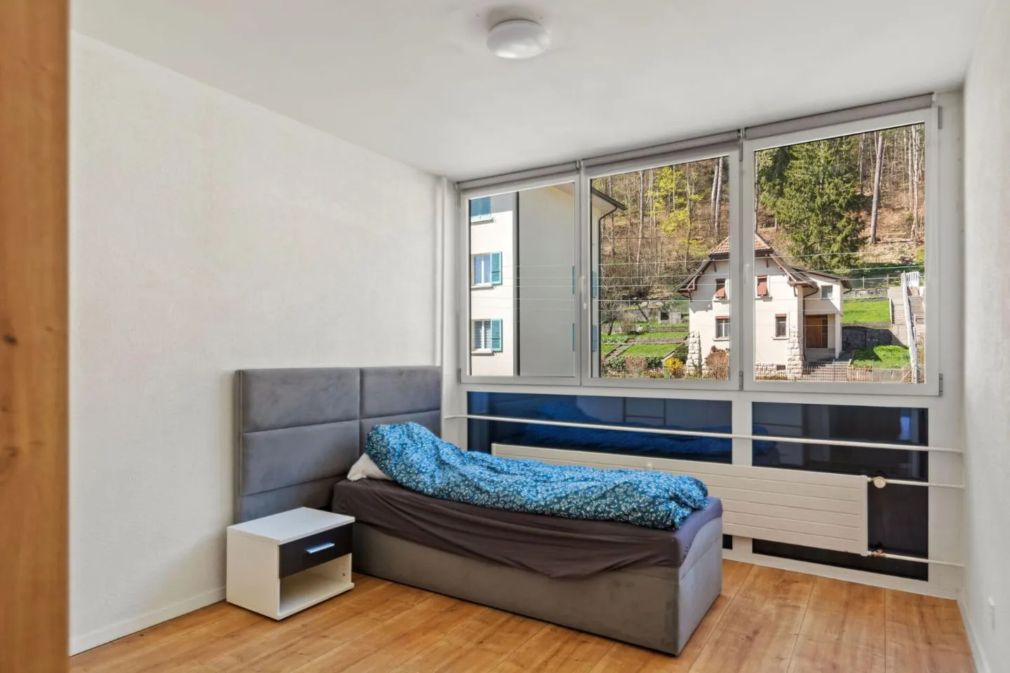 Modern Apartment with Terrace - Photo 9 of 11